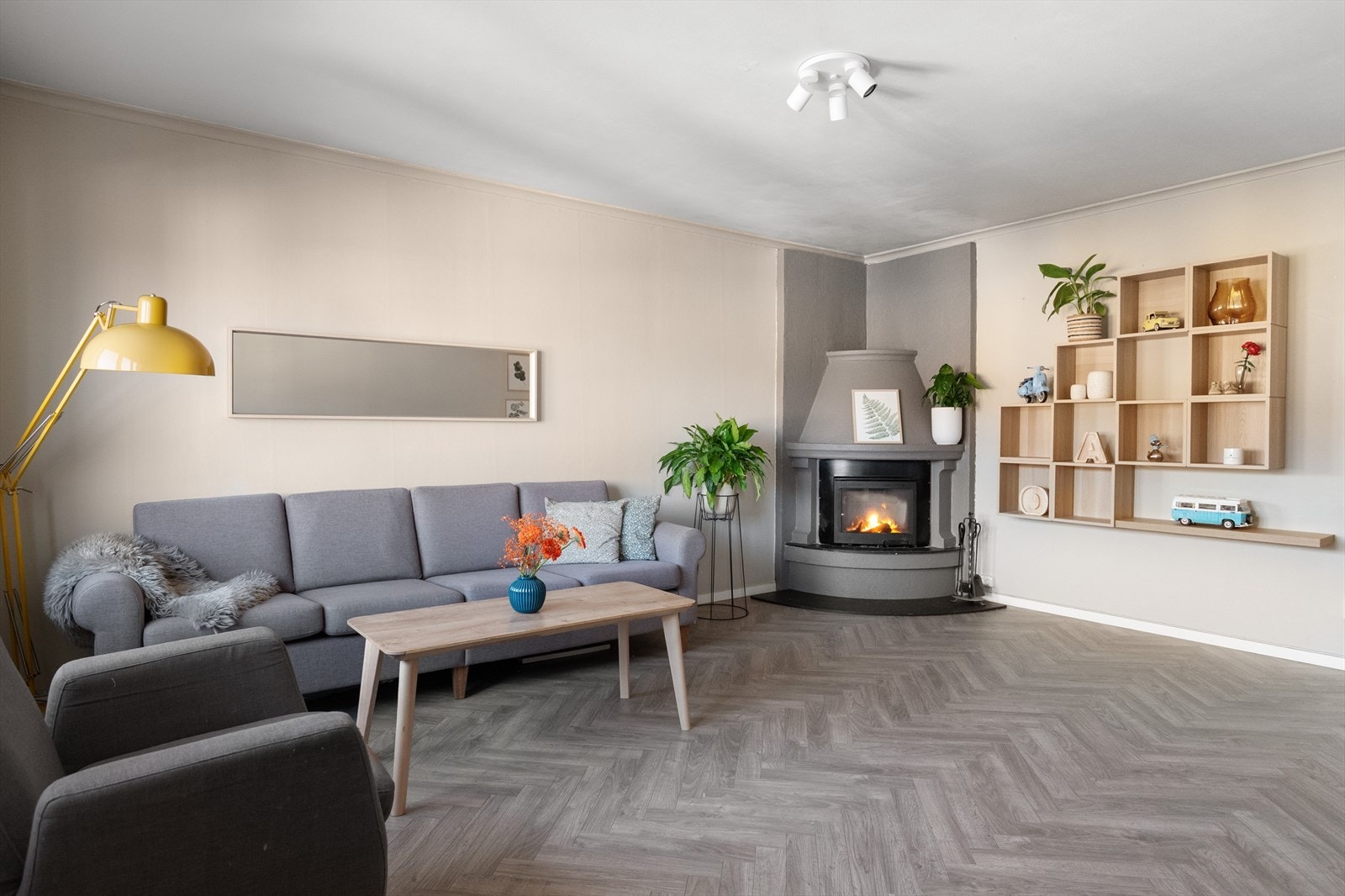 Her er det vedfyrt ovn som varmer godt på de litt kaldere dagene. Galleribilde