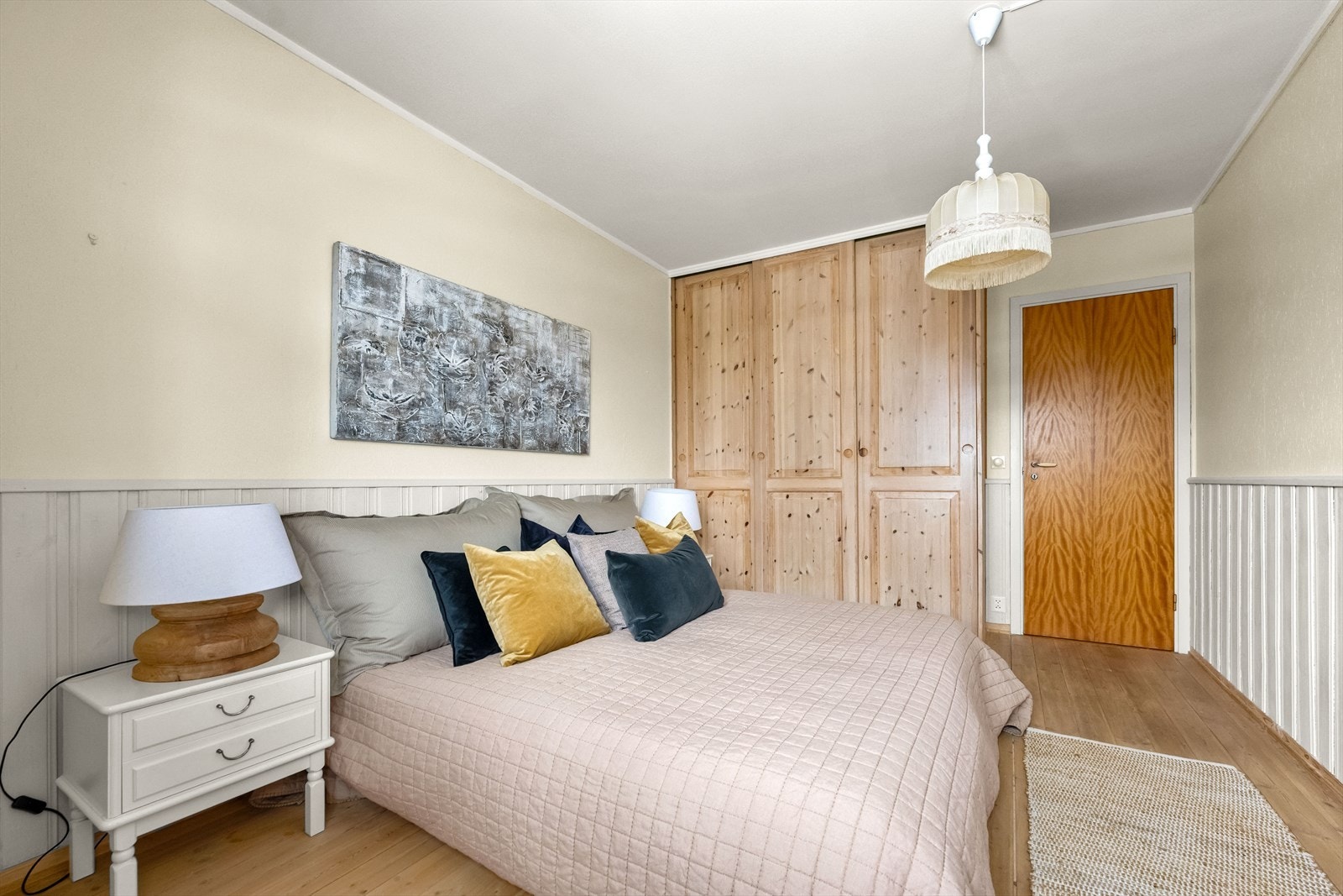 Garderobeskap med skyvedører Galleribilde