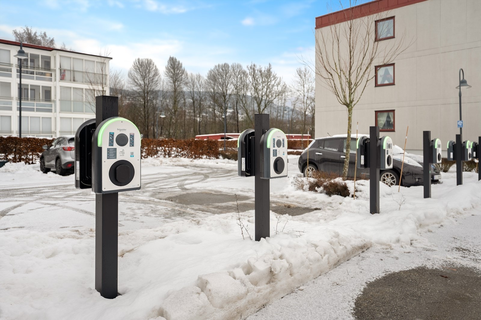 Lademulighet for el-bil på borettslagets tomt. Galleribilde