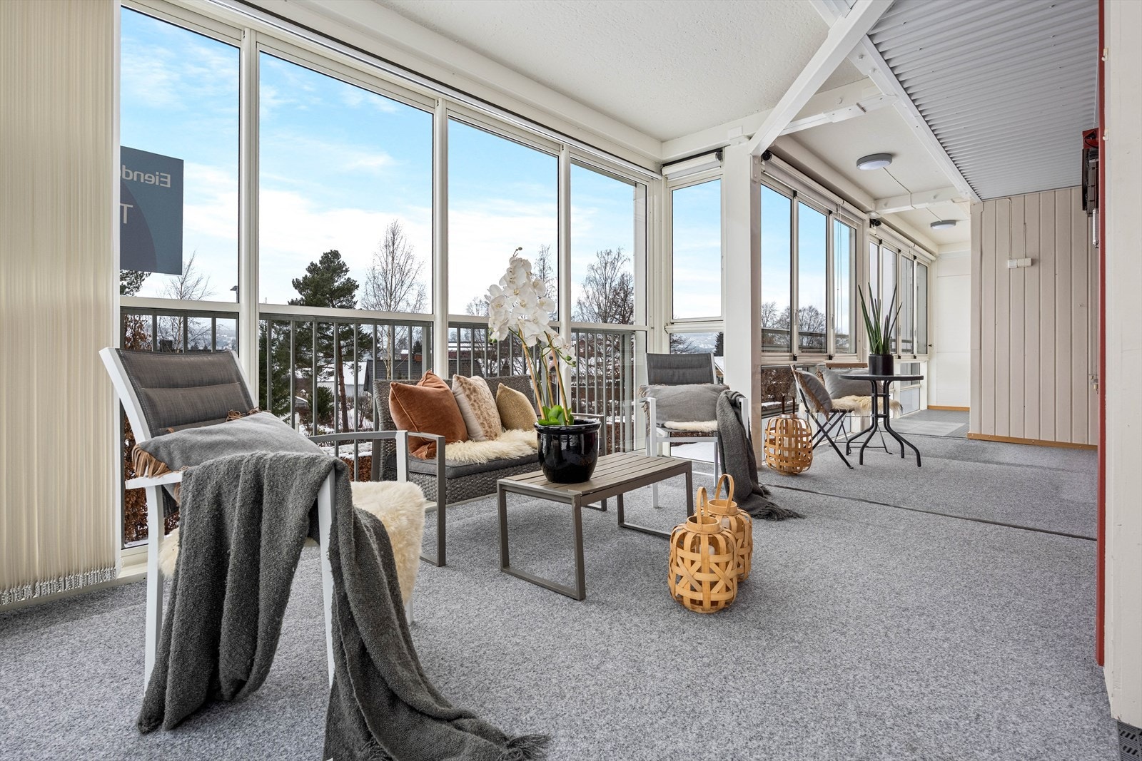 Velkommen til Haskollveien 30A! Romslig 4-roms leilighet med suveren balkong i 2. etasje med fin utsikt. Galleribilde