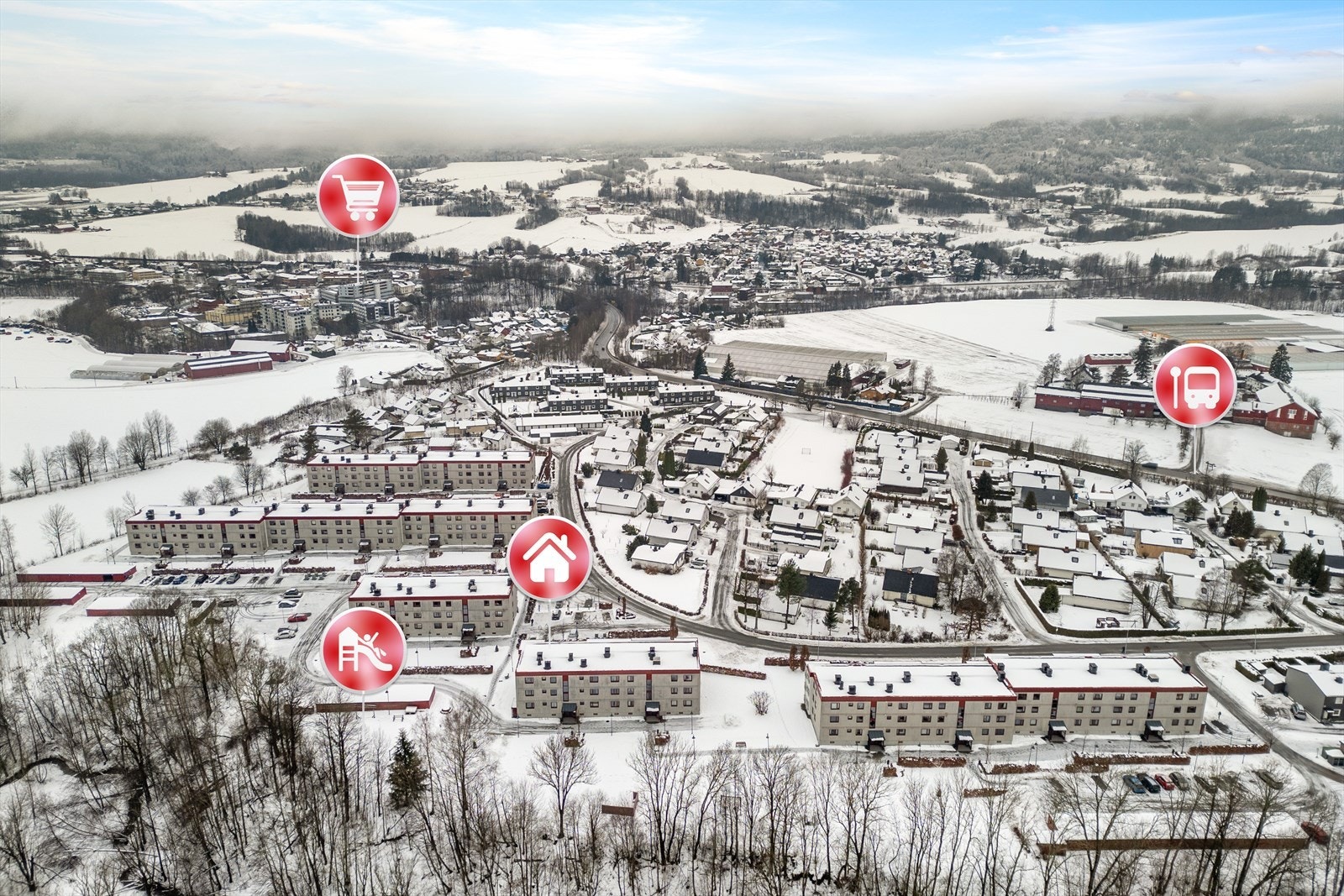 Kort vei til bussforbindelser mot Drammen, Asker og Oslo. I tillegg er det gangavstand til både barne- og ungdomsskole, barnehage og daglige servicetilbud. Flotte turområder ligger rett ved. Galleribilde