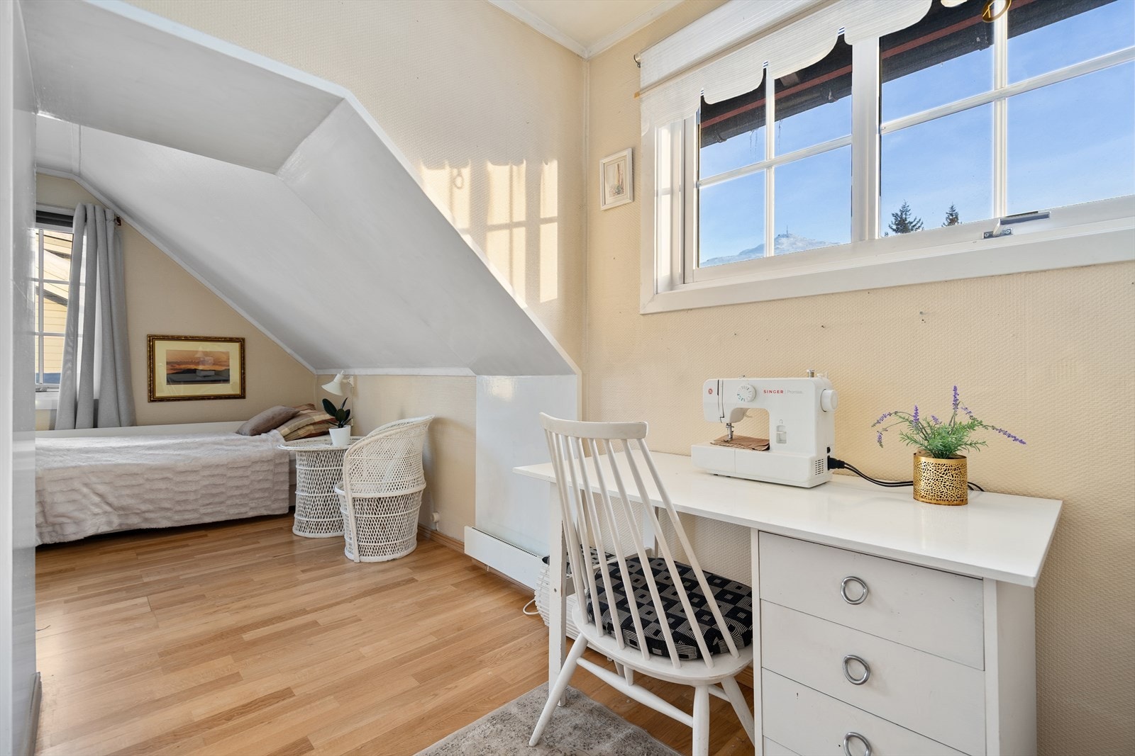 Rommets størrelse gir gode muligheter for å etablere et tredje soverom Galleribilde