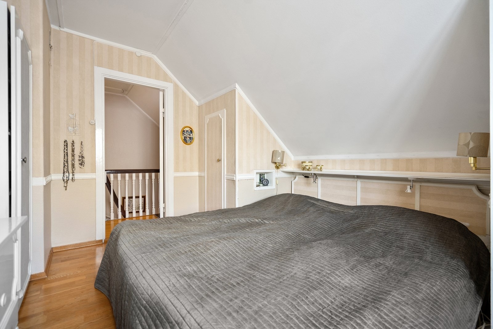 God plass for dobbeltseng Galleribilde