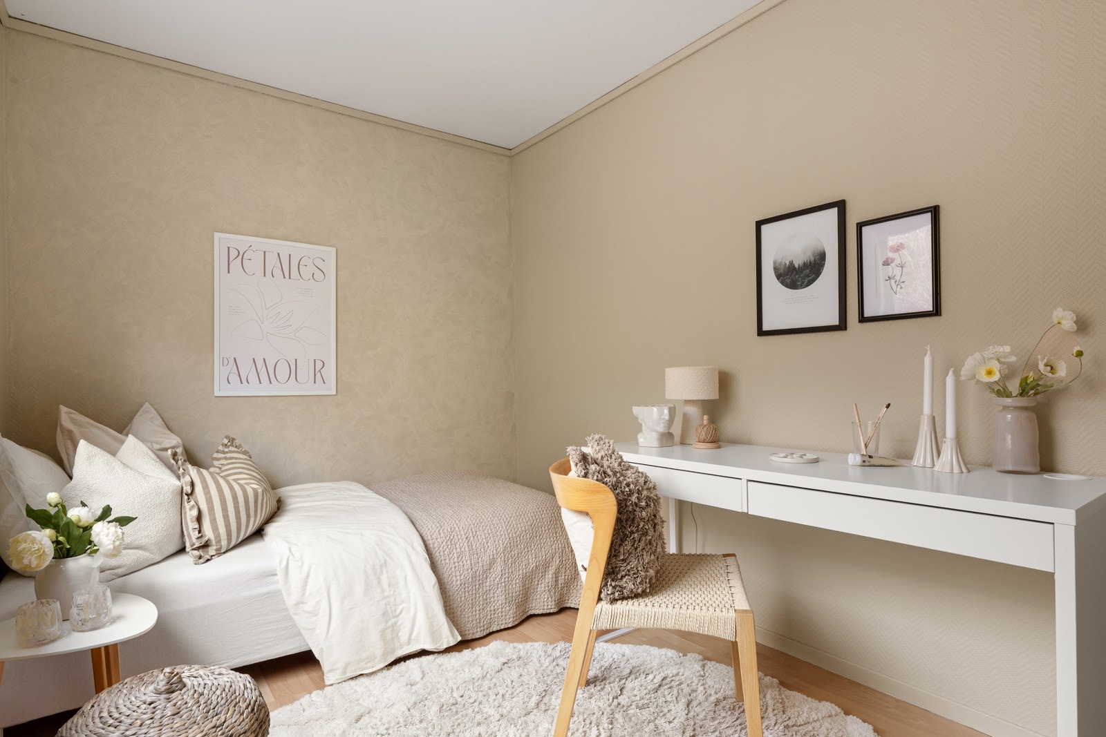 Et fint rom som egner seg godt som hovedsoverom, gjesterom eller kontor etter behov. Galleribilde