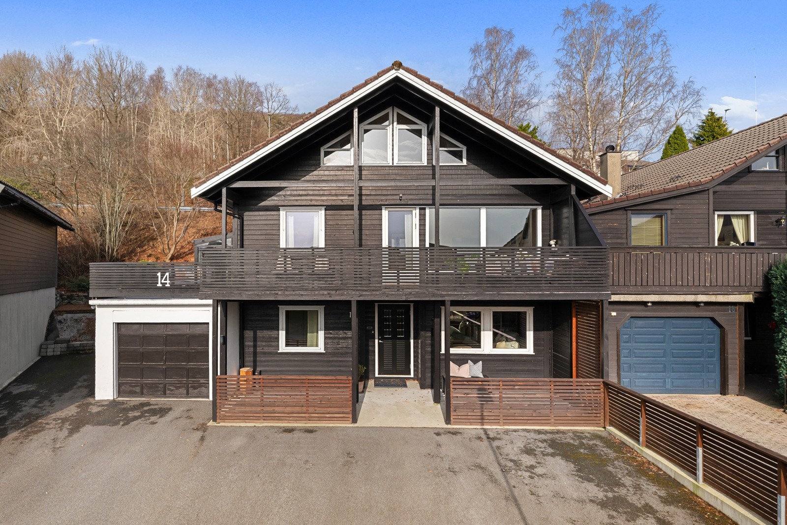 En pen bolig med attraktiv beliggenhet i rolige og familievennlige omgivelser, som bare må opplevbes! Velkommen til visning. Galleribilde