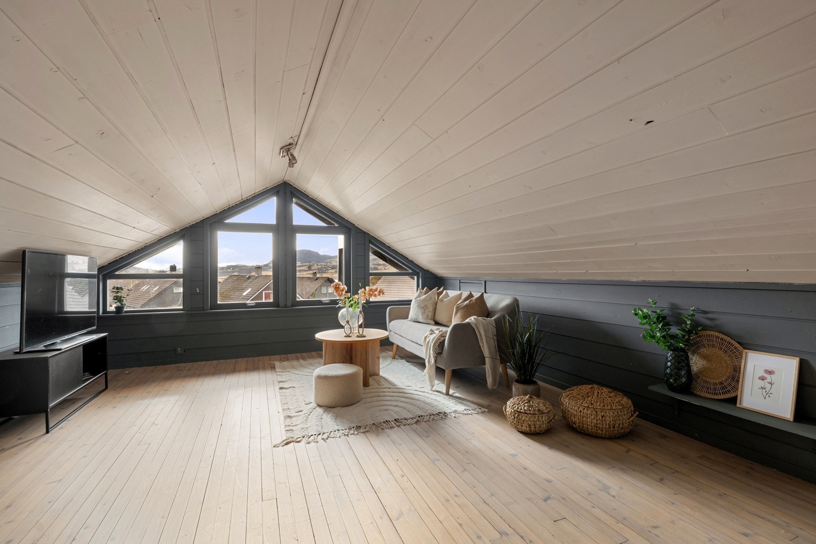 Frøylandsvatnet han nylig opparbeidet egen strand og byr ellers på kanoturer og andre aktiviteter. Galleribilde