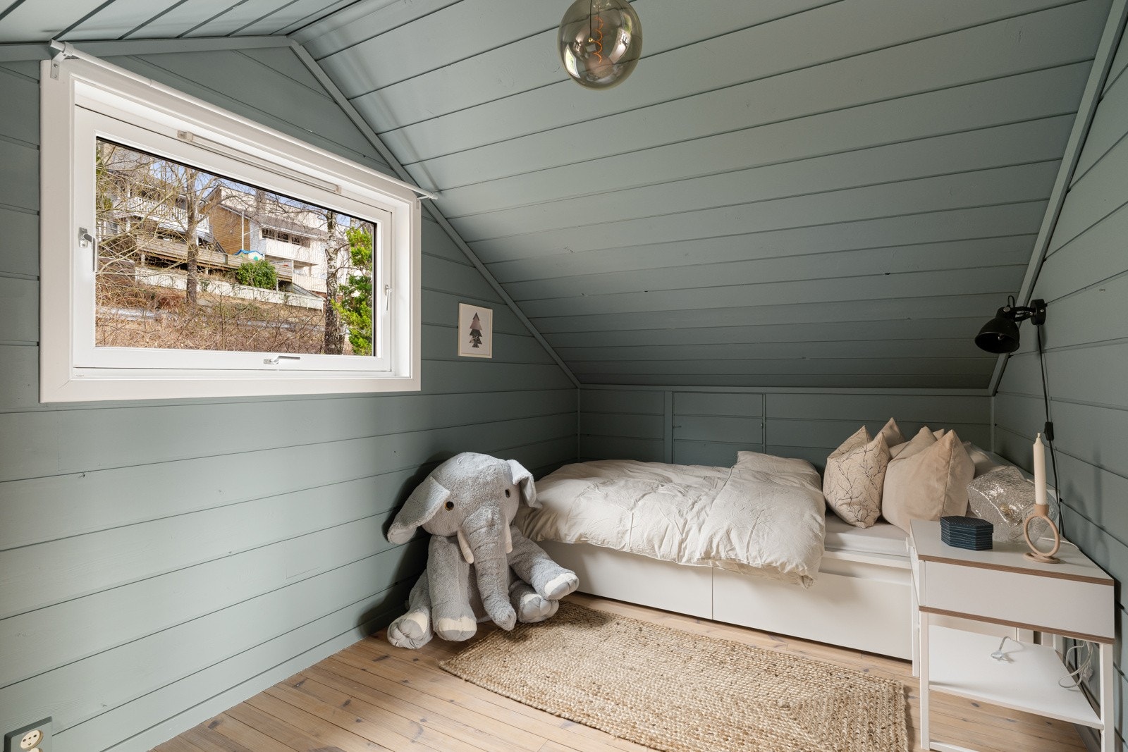 Loftet har også et rom som er innredet som soverom (ikke godkjent) for ekstra fleksibilitet. Galleribilde