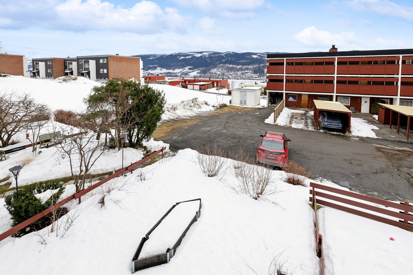 Leiligheten ligger i et etablert og rolig boligområde. Galleribilde