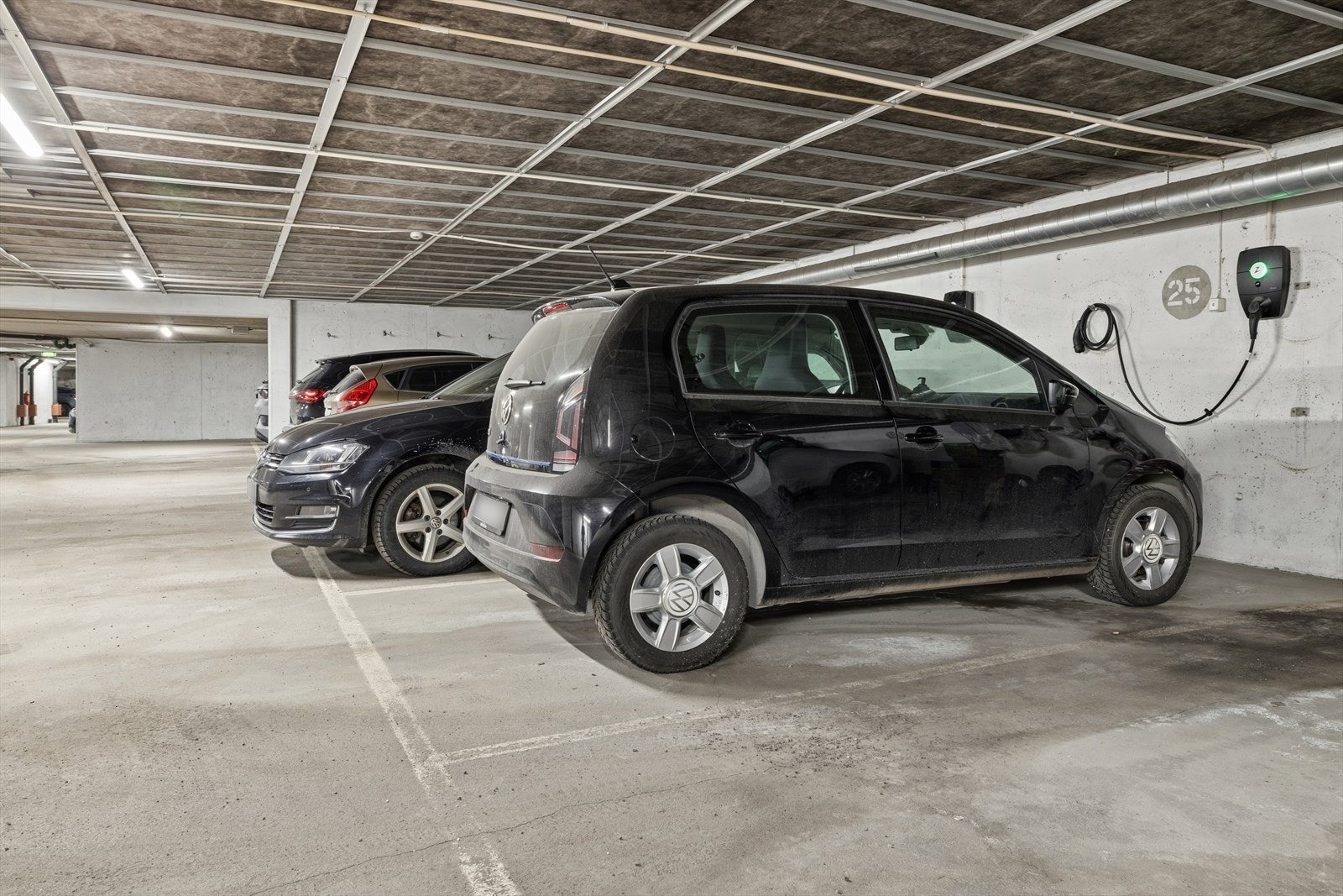 Det medfølger to parkeringsplasser i felles garasjeanlegg, hvorav den ene har elbillader. Galleribilde