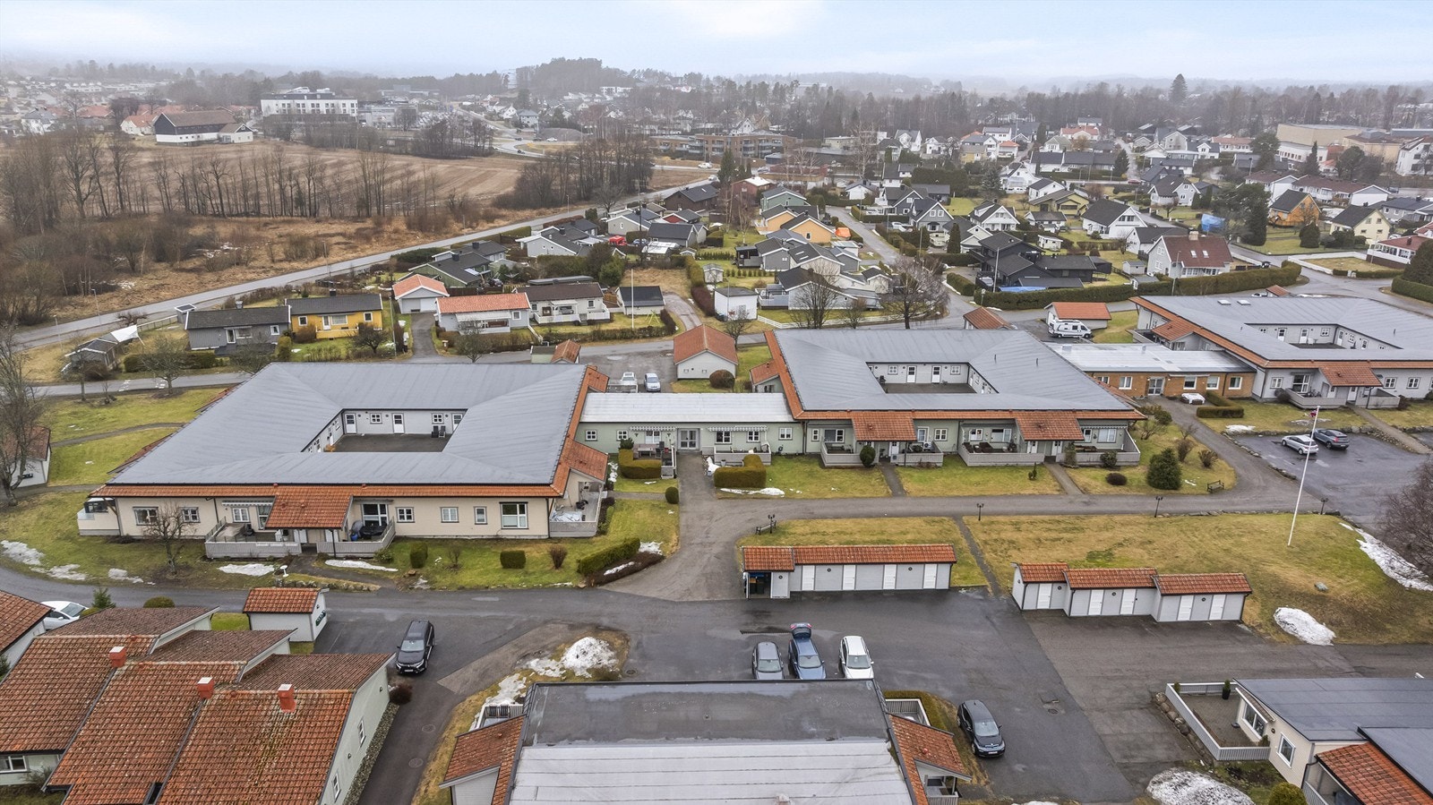 Eiendommen ligger sentralt på Tolvsrød i Tønsberg kommune. Galleribilde