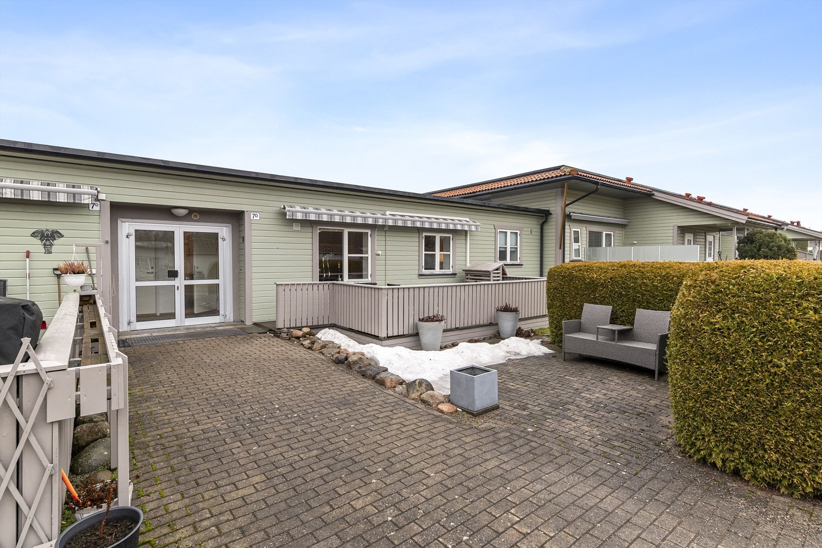 Egen inngang fra fellesareal. Platting mot syd. Galleribilde