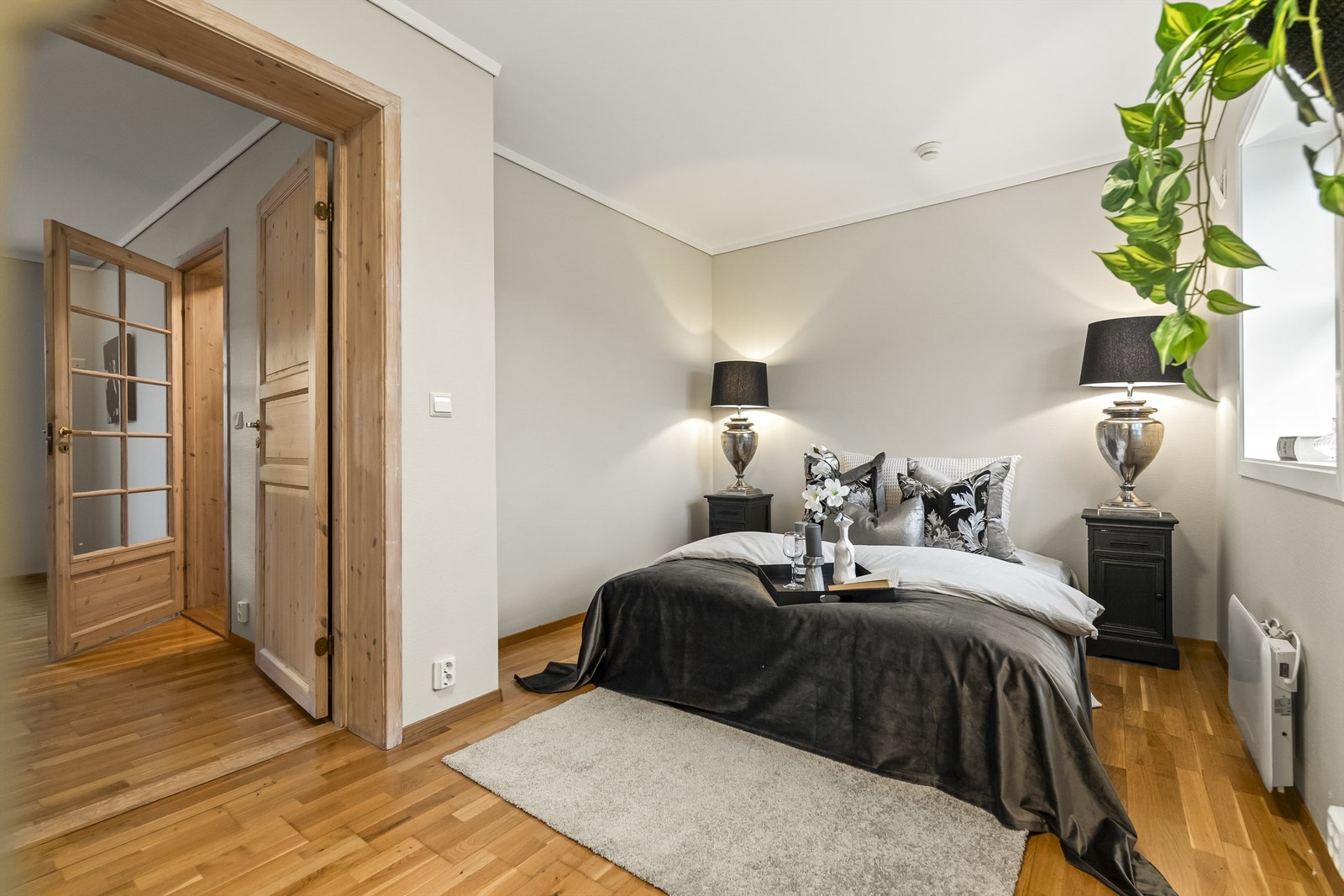 Soverommet har parkett på gulvet og nylig malte overflater på vegger og i tak. Galleribilde