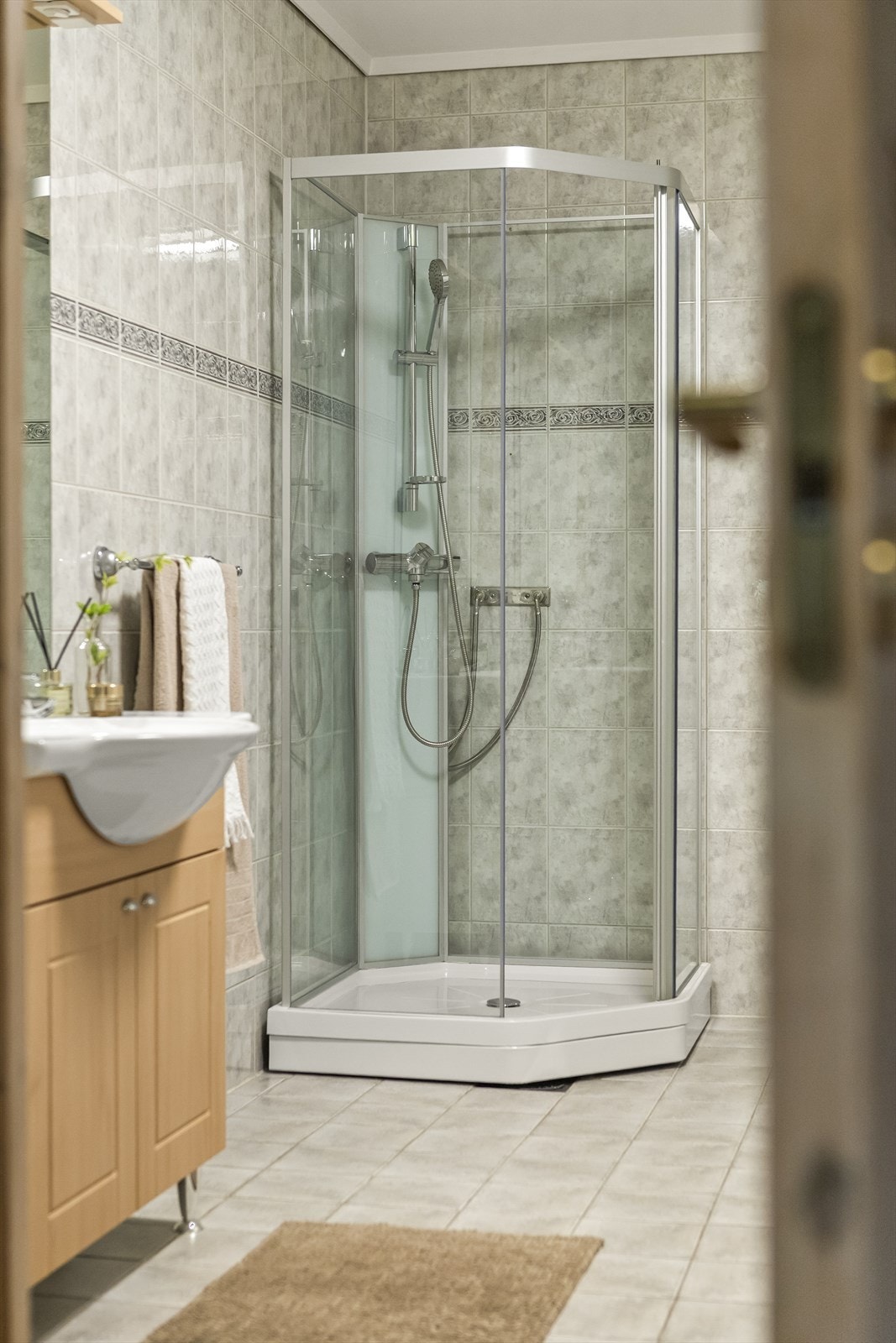 Dusjhjørne med skyvedører. Galleribilde