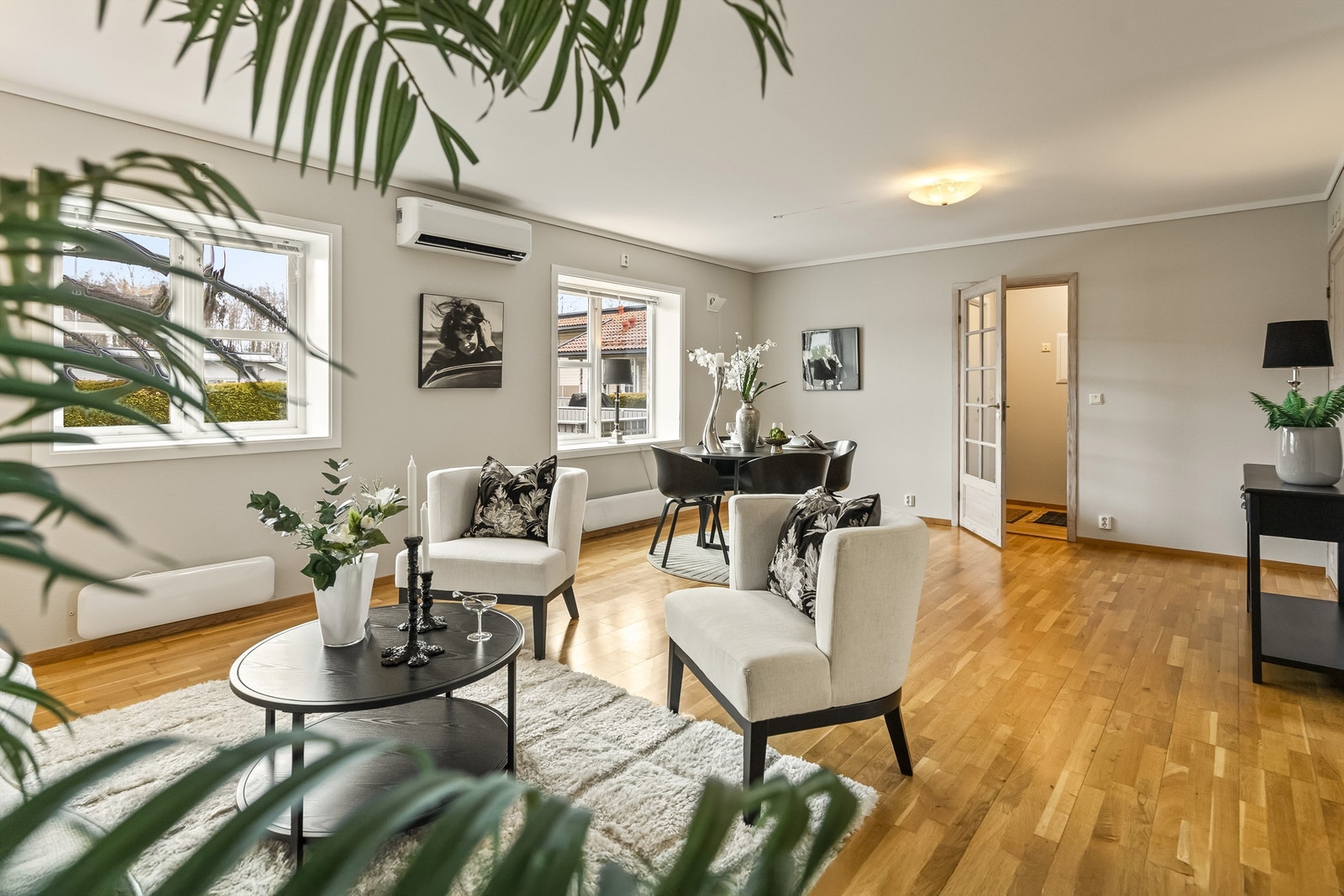 Gjennomtenkt plassering av vinduer gir godt med dagslys. Galleribilde