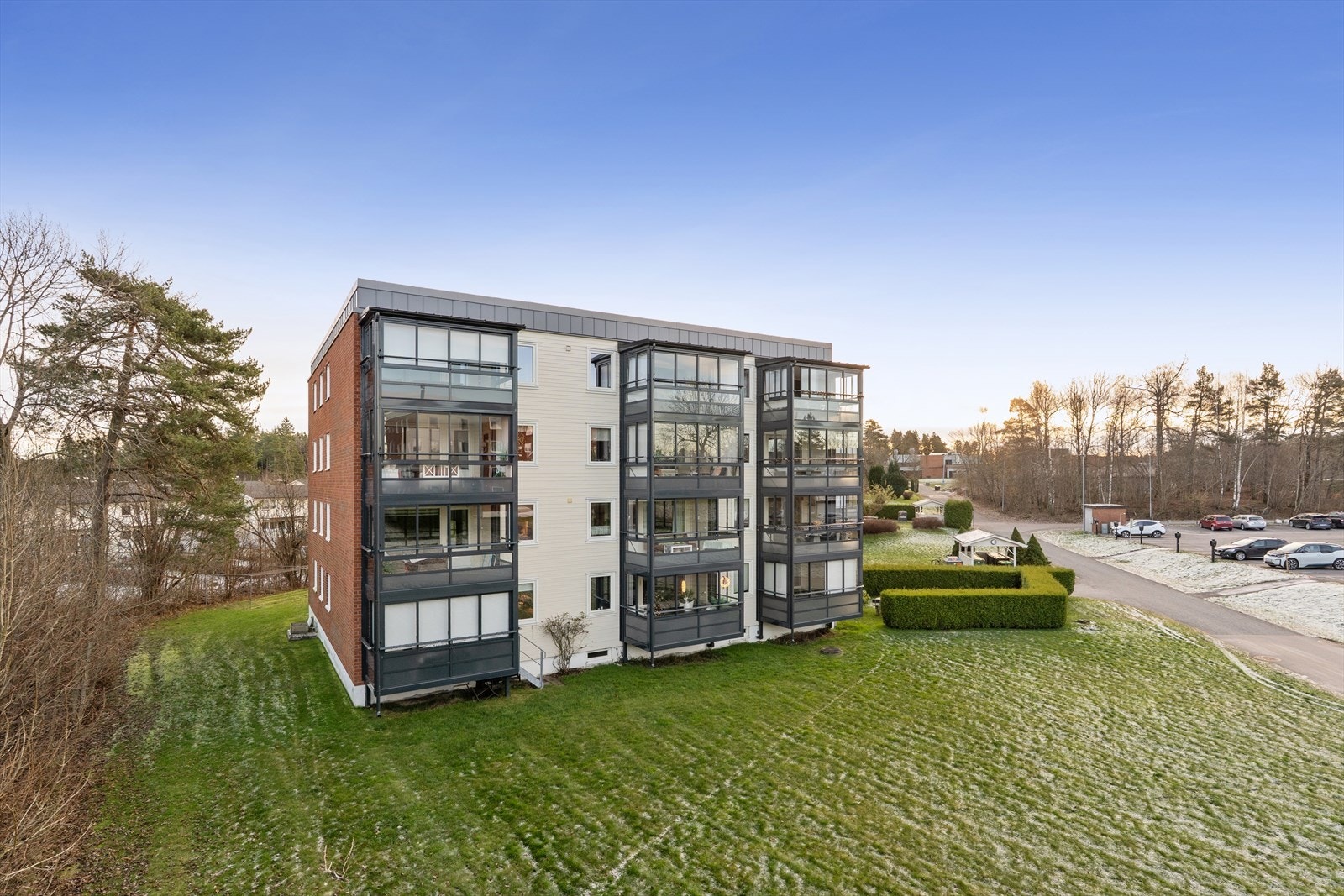 Stridsklevåsen borettslag har en tilbaketrukket og rolig beliggenhet, med store, felles grøntområder. Galleribilde