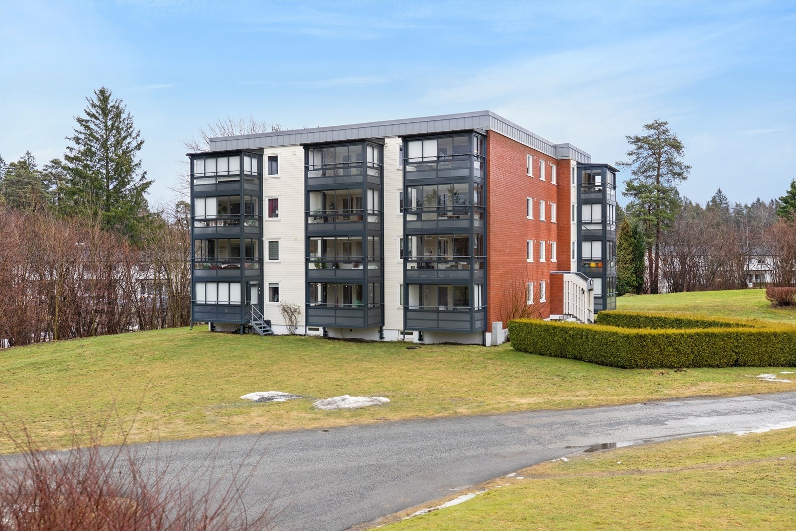 Fra leiligheten er det kort gangavstand til Stridsklevsenteret, Rema 1000 og gode kollektivtilbud. Galleribilde