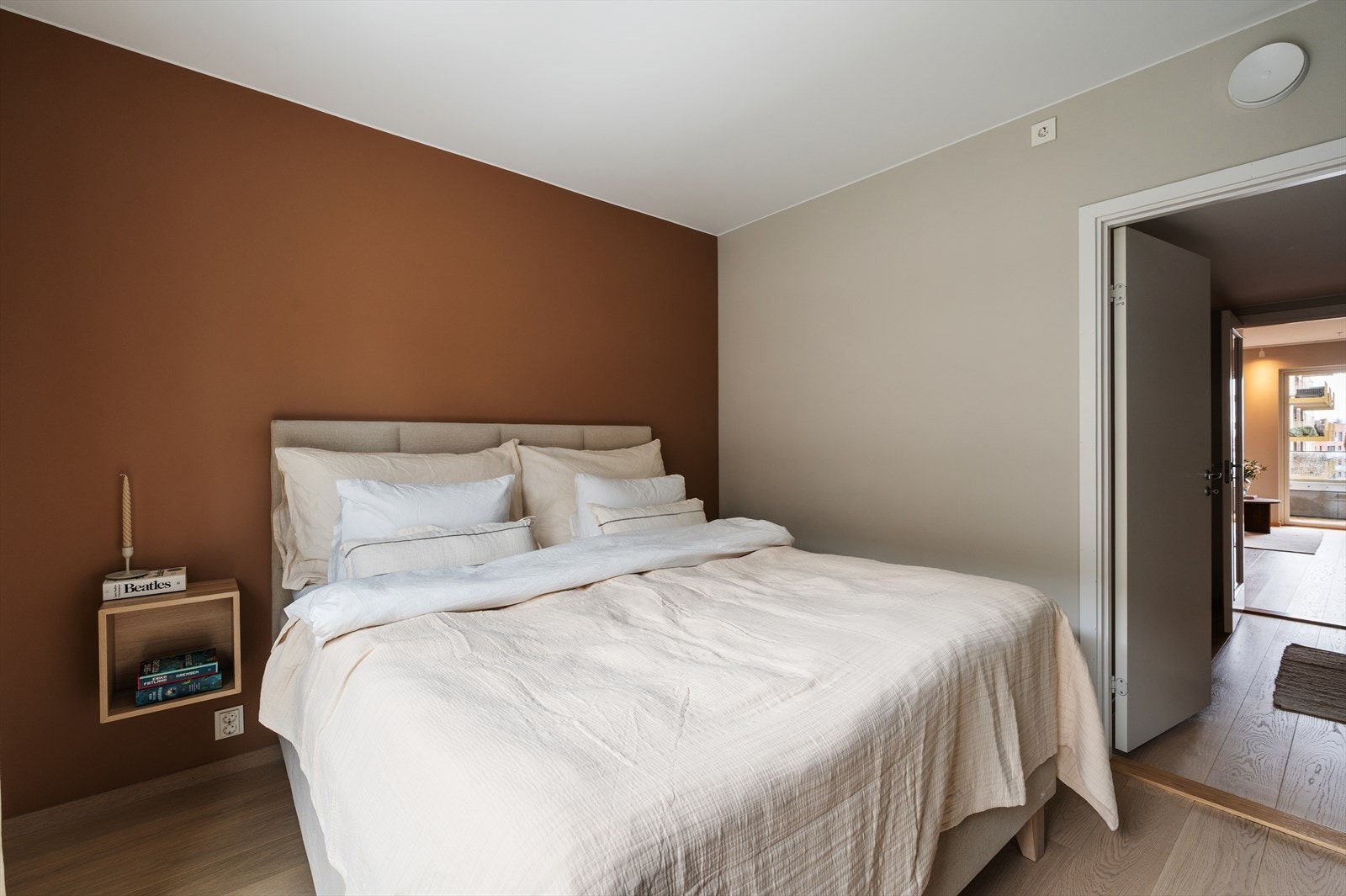 Leiligheten har vannbåren varme i alle gulv, samt balansert ventilasjon for godt inneklima. Galleribilde