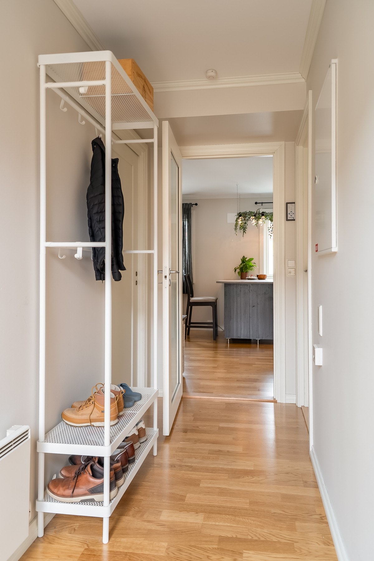 Soverom og bad ligger praktisk til med tilgang fra gangen. Galleribilde