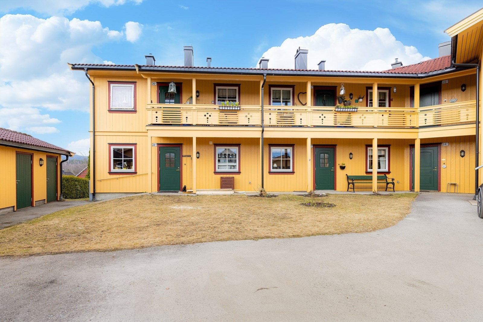 Leiligheten er en selveierleilighet tilknyttet Sameie Hollavegen 26 som består av 10 leiligheter Galleribilde