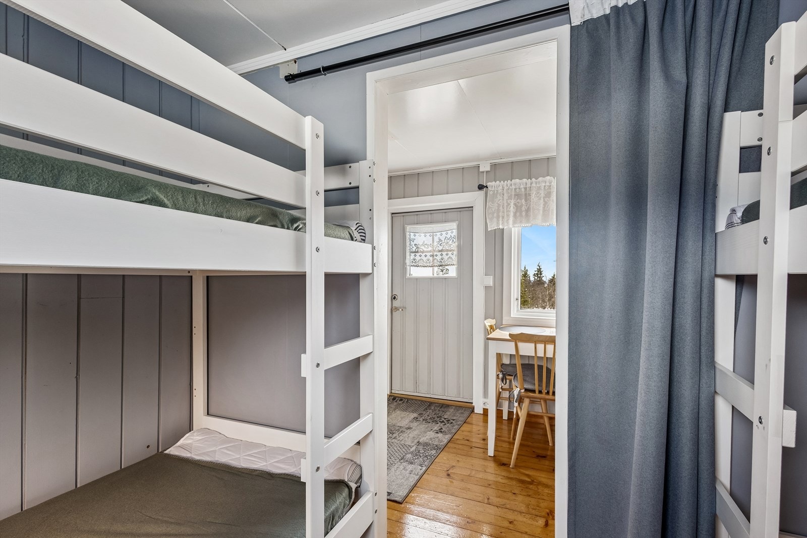 Rommet har direkte tilknytning til spiseplassen. Galleribilde