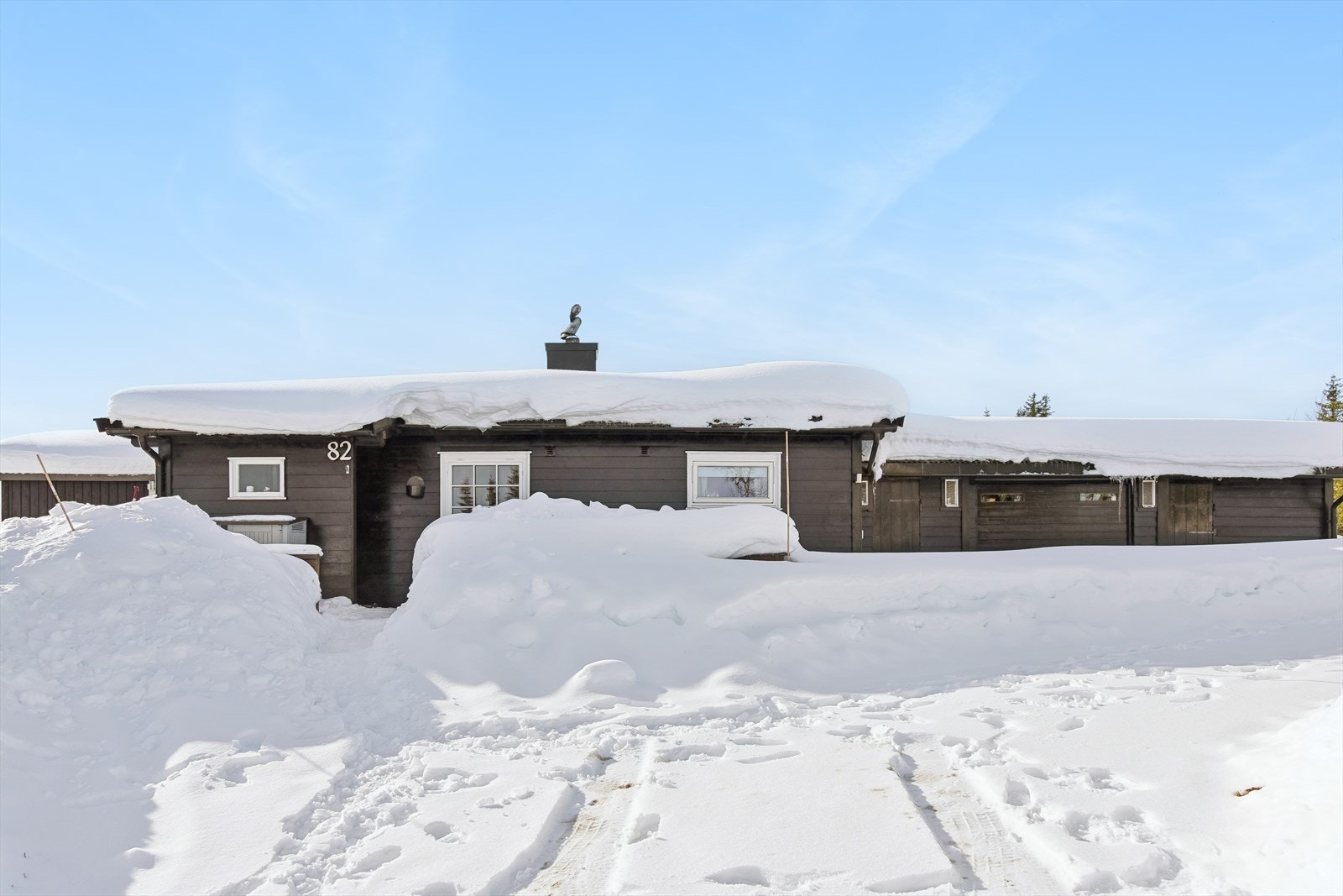 Hytta er oppført i 1968 og har en klassisk fasade med liggende bordkledning. Galleribilde