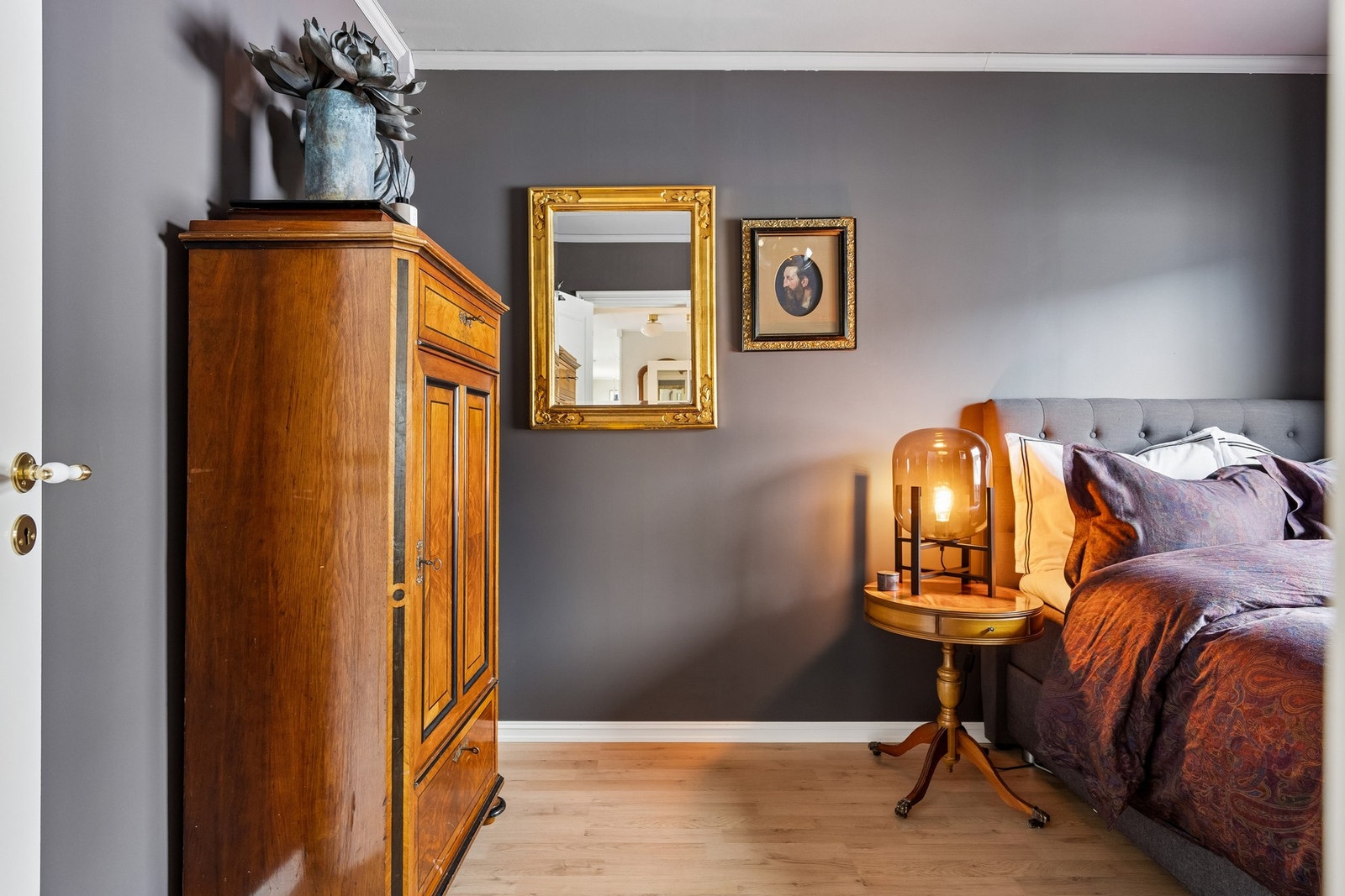 Soverom 2 malt i moderne farger Galleribilde