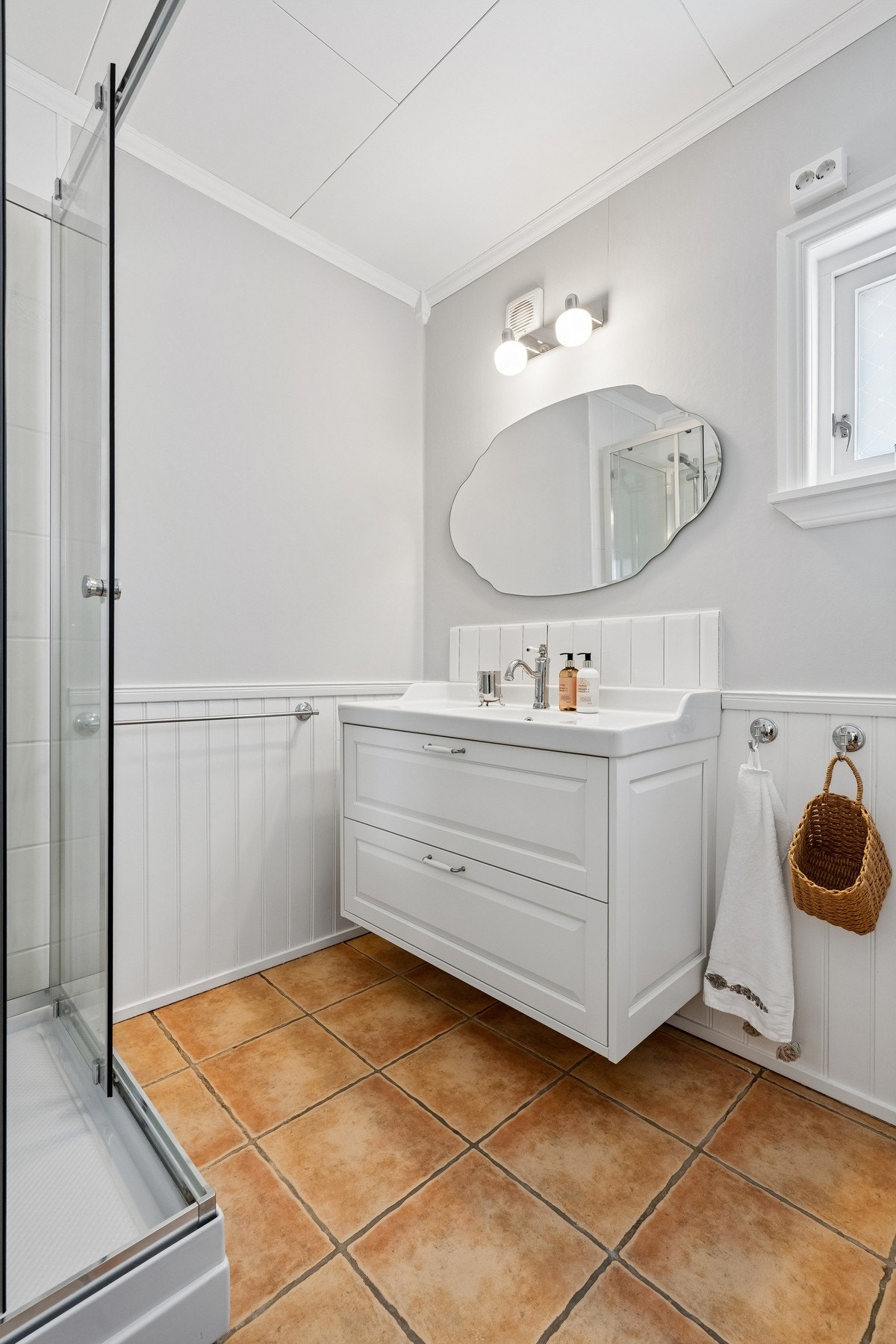 Bad i første etasje Galleribilde