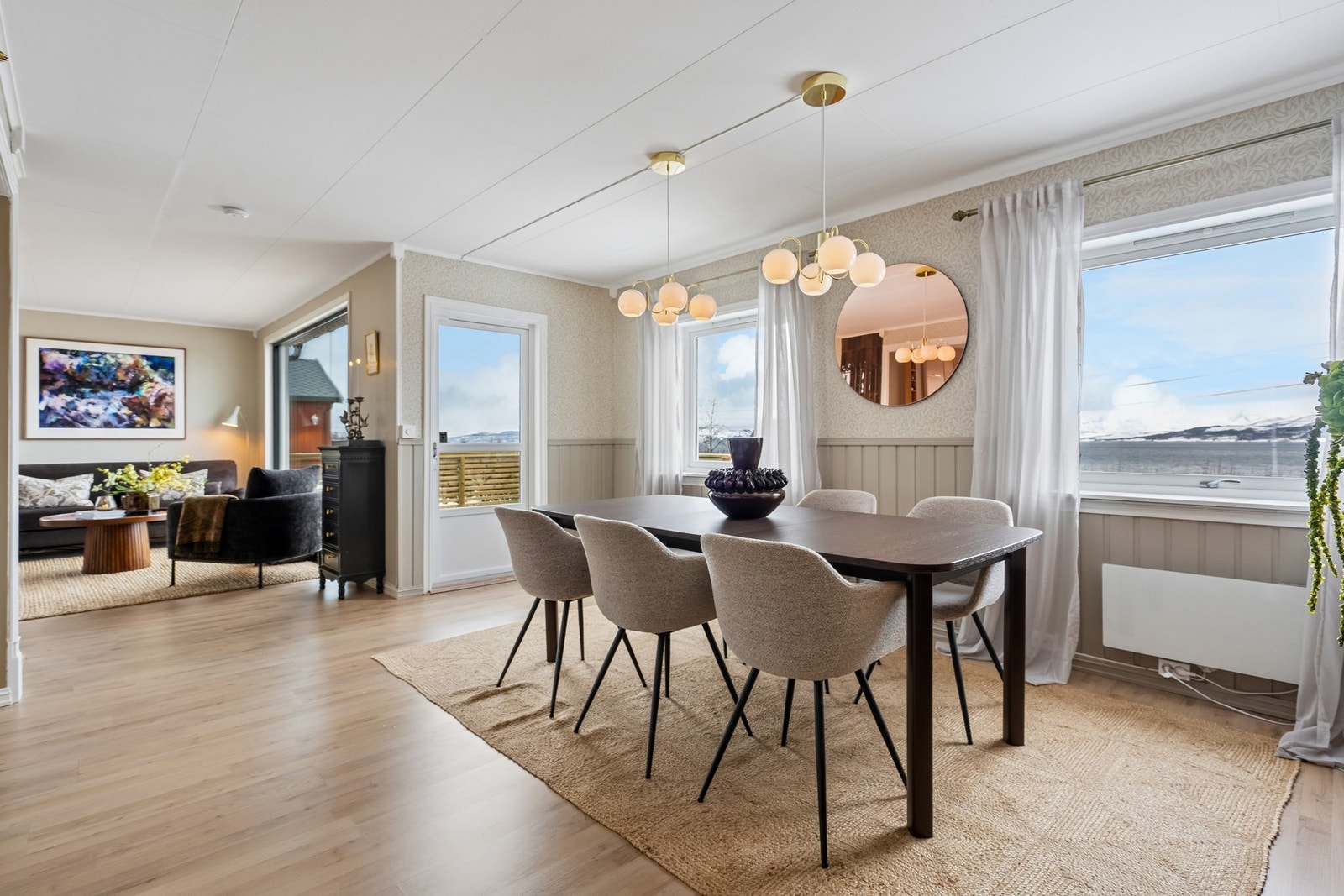 Utgang fra spisestuen til veranda Galleribilde