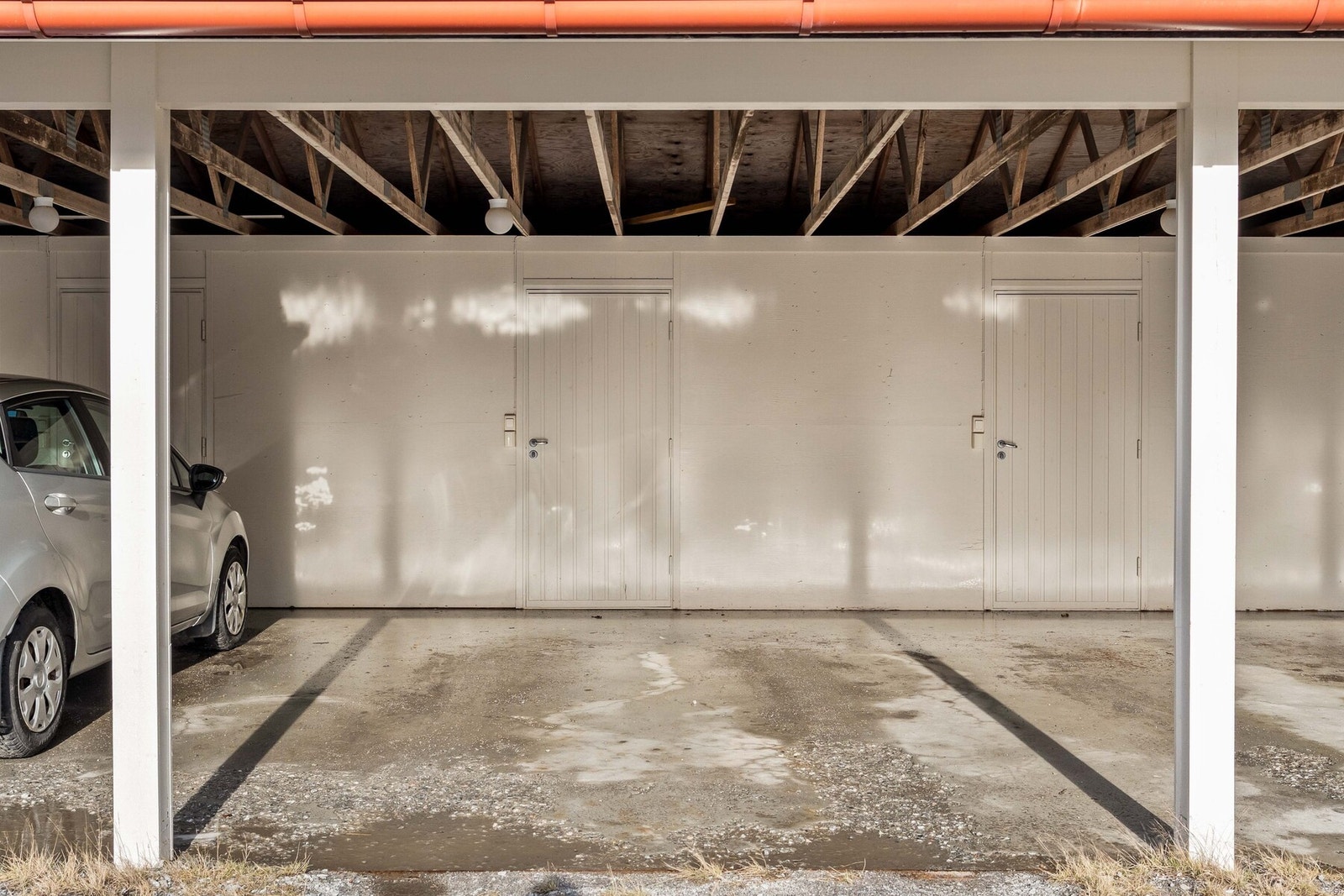 Med egen carport. Ekstra gjesteparkering på tomten til sameiet Galleribilde