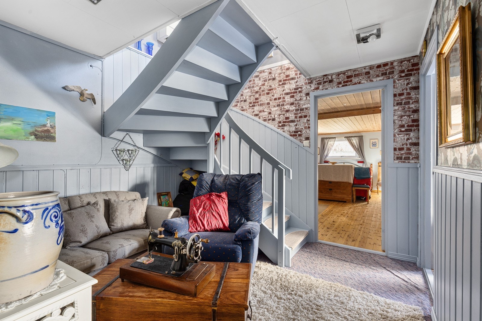 Innholdsrik underetasje med romslige rom som kan tilpasses ønsket bruk Galleribilde