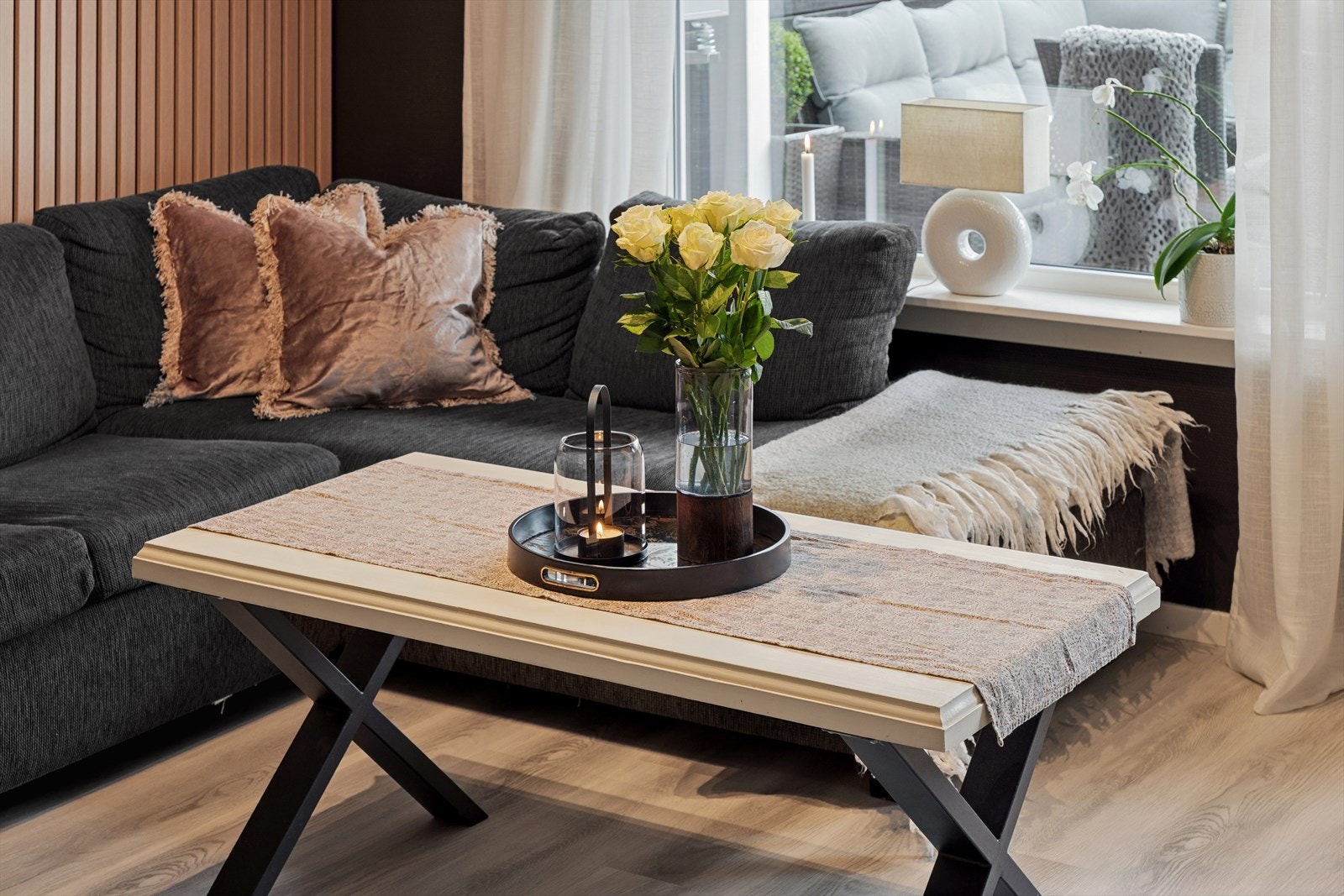 Det praktiske laminatgulvet er både slitesterkt og lett å holde rent. Galleribilde