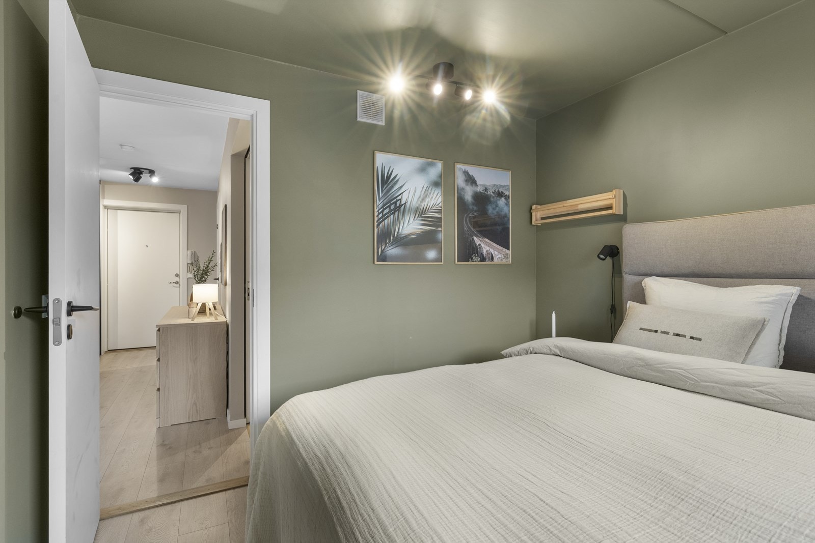 Det er også plass til garderobe og kommode på soverommet hvis det er ønskelig. Galleribilde