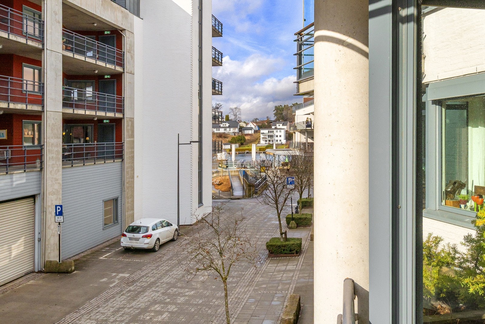 Fra balkong. Galleribilde