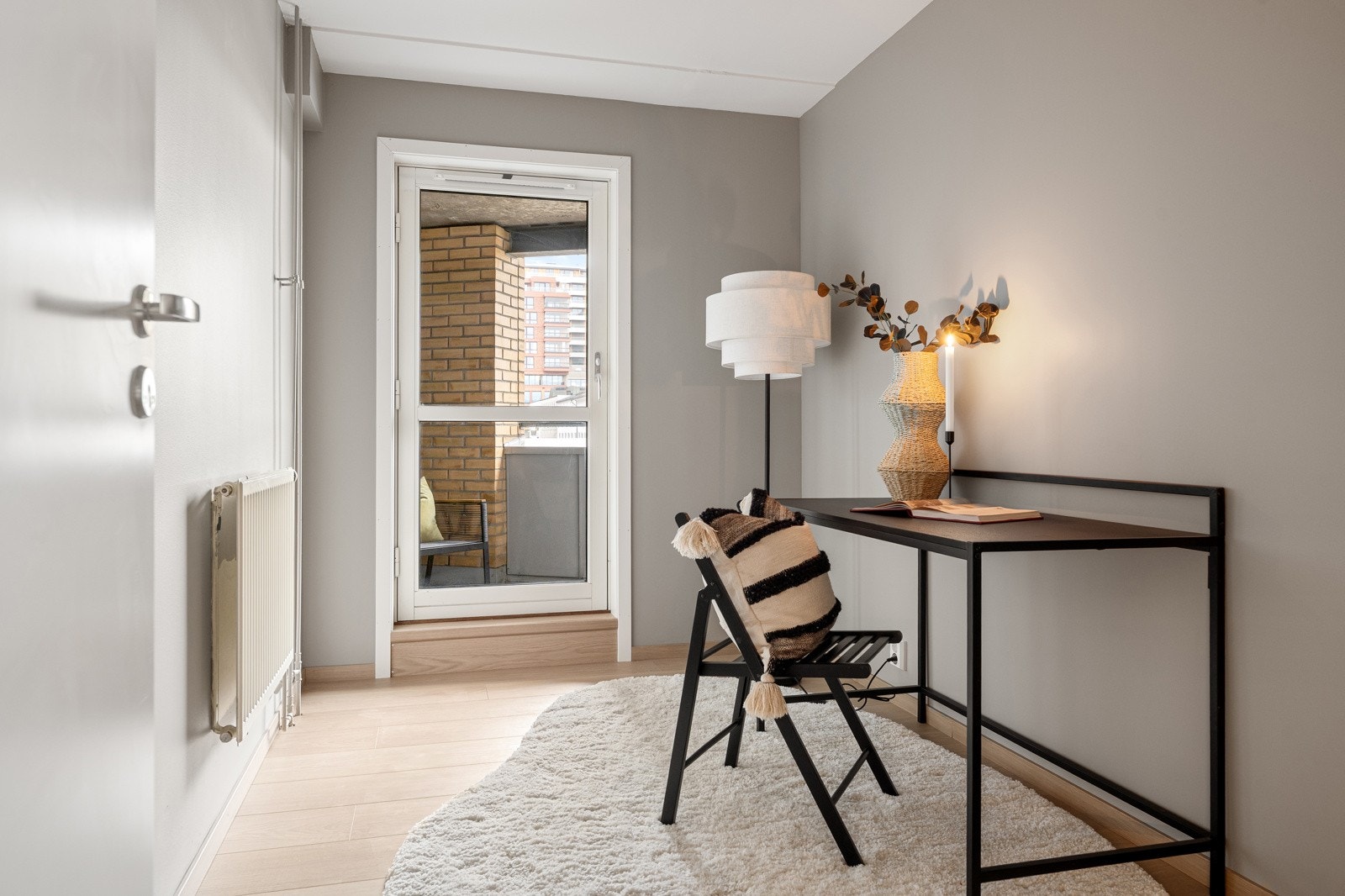 Begge rommene har plass til seng og kommode. Galleribilde