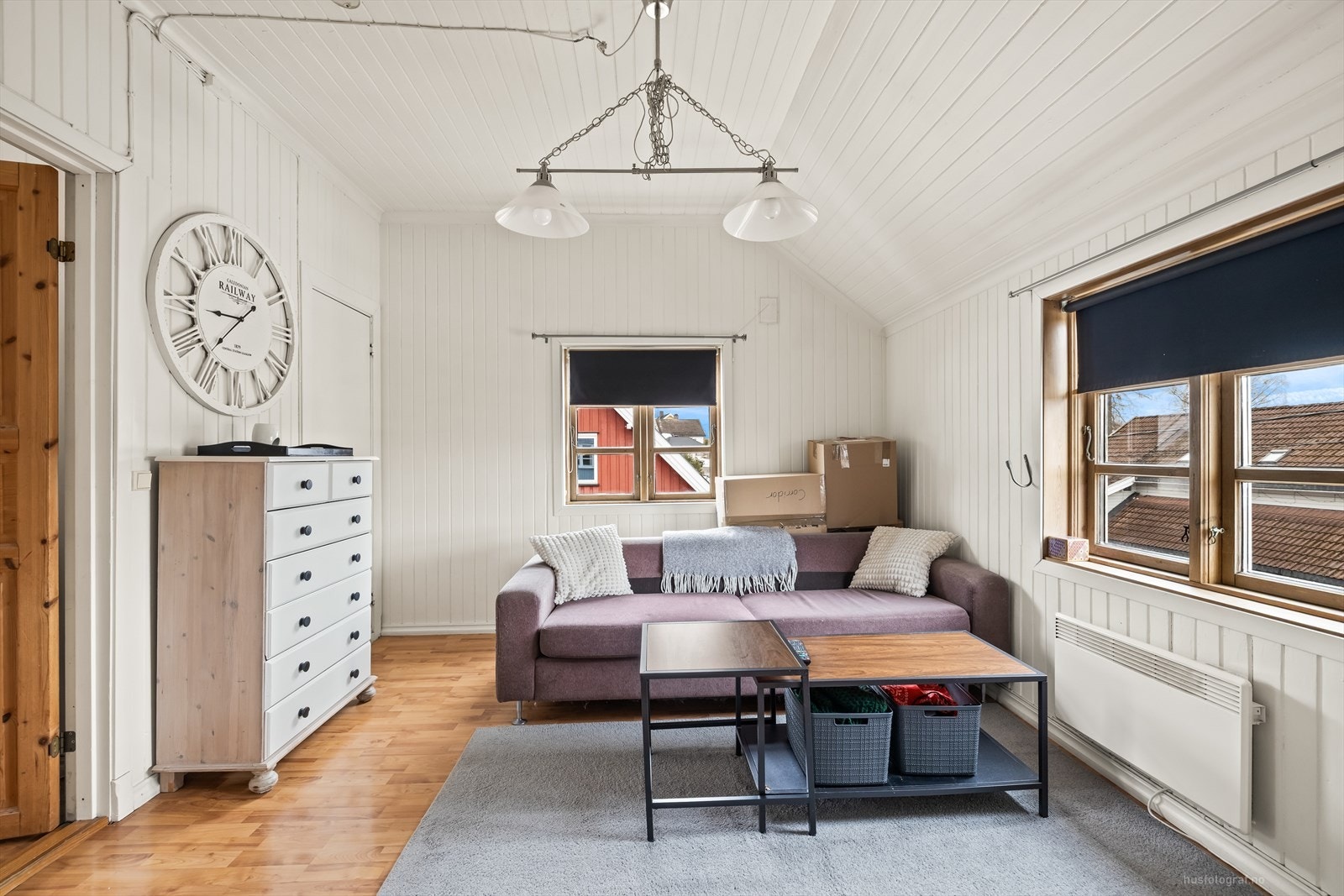 Lys stue i boligens 2. etasje Galleribilde