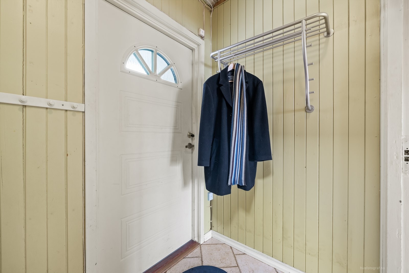 Gang med flislagt gulv Galleribilde