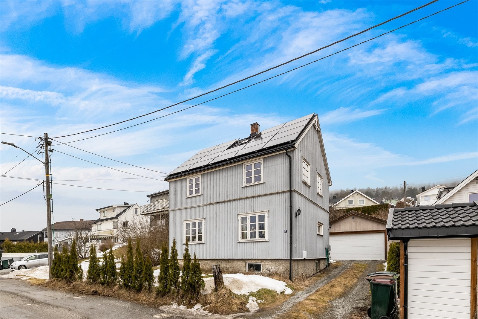 Romslig enebolig med oppussingsbehov i et attraktivt boligområde på Øren Galleribilde