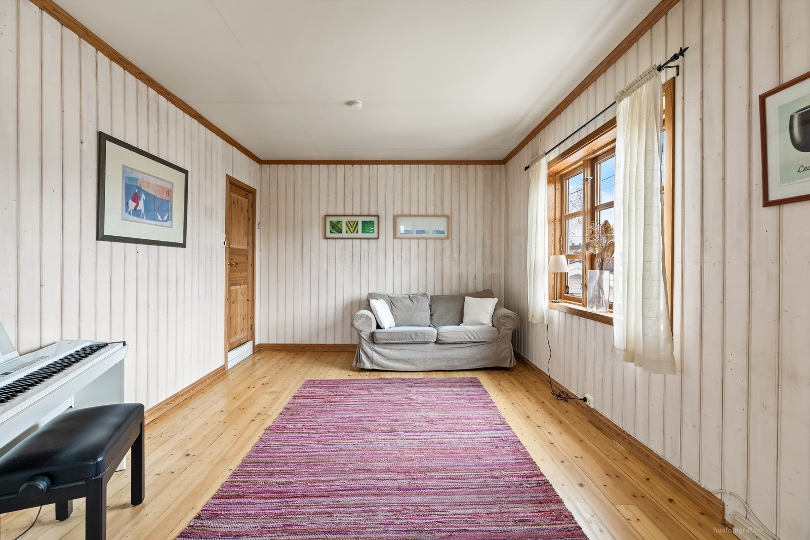 Stuen er svært romslig Galleribilde