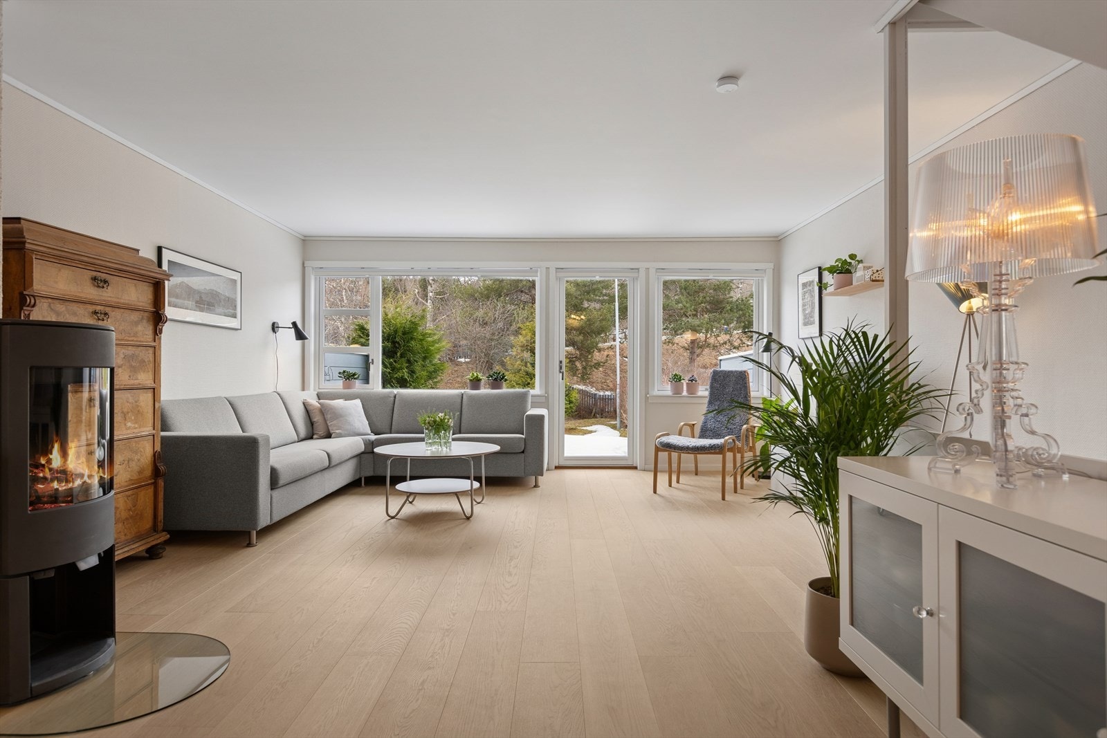 Velkommen til et innholdsrikt enderekkehus i Øvre Flatåsveg 71 A. Galleribilde