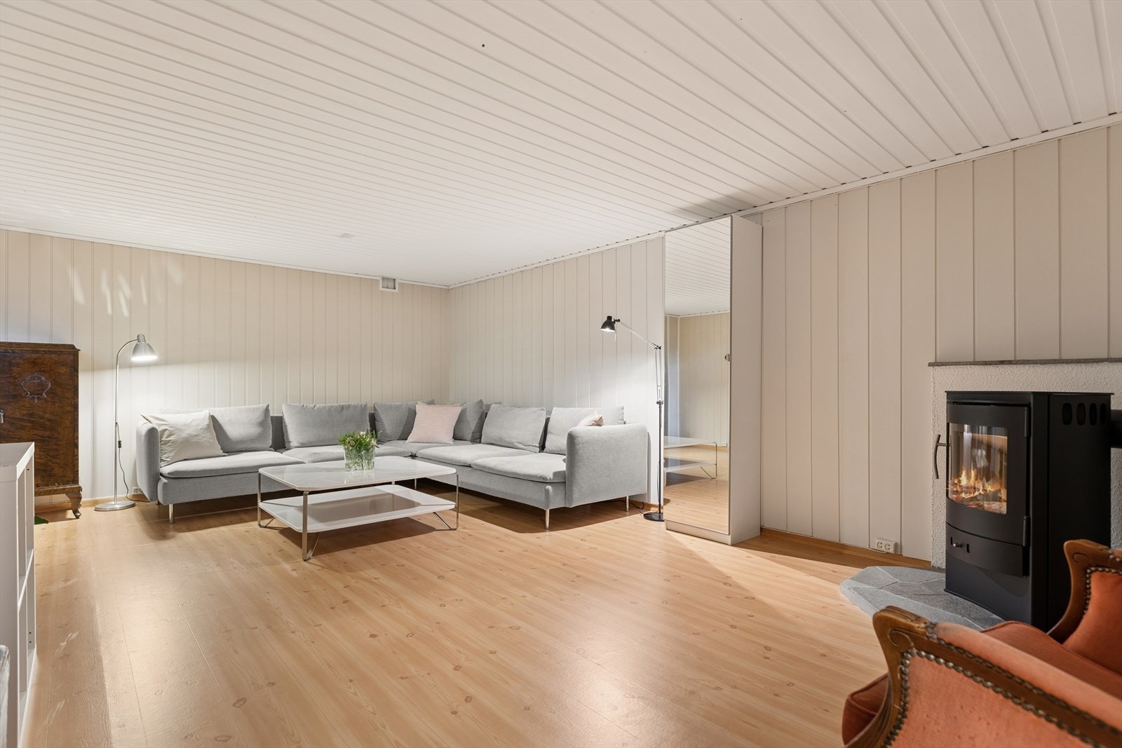 Vedovnen i kjellerstuen er ubrukt. Flammene i ovnen er er kun lagt på digitalt. Galleribilde