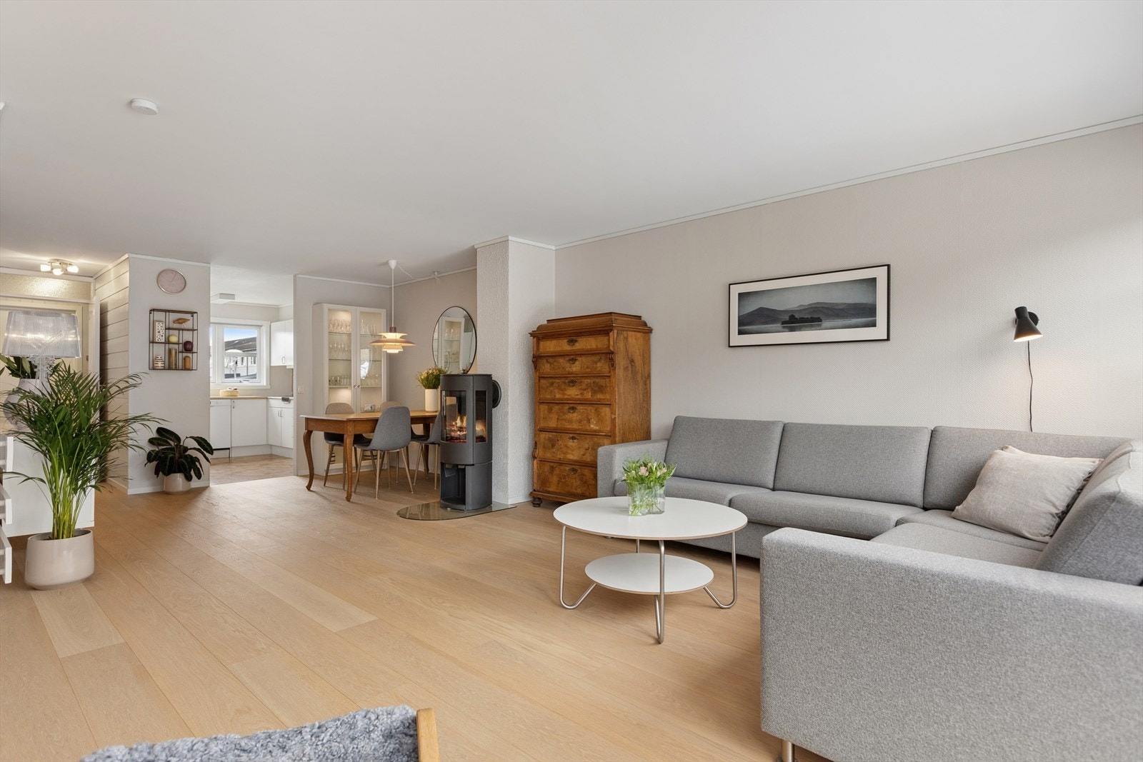 Spisetuesone i tilknytning til kjøkkenet. Galleribilde