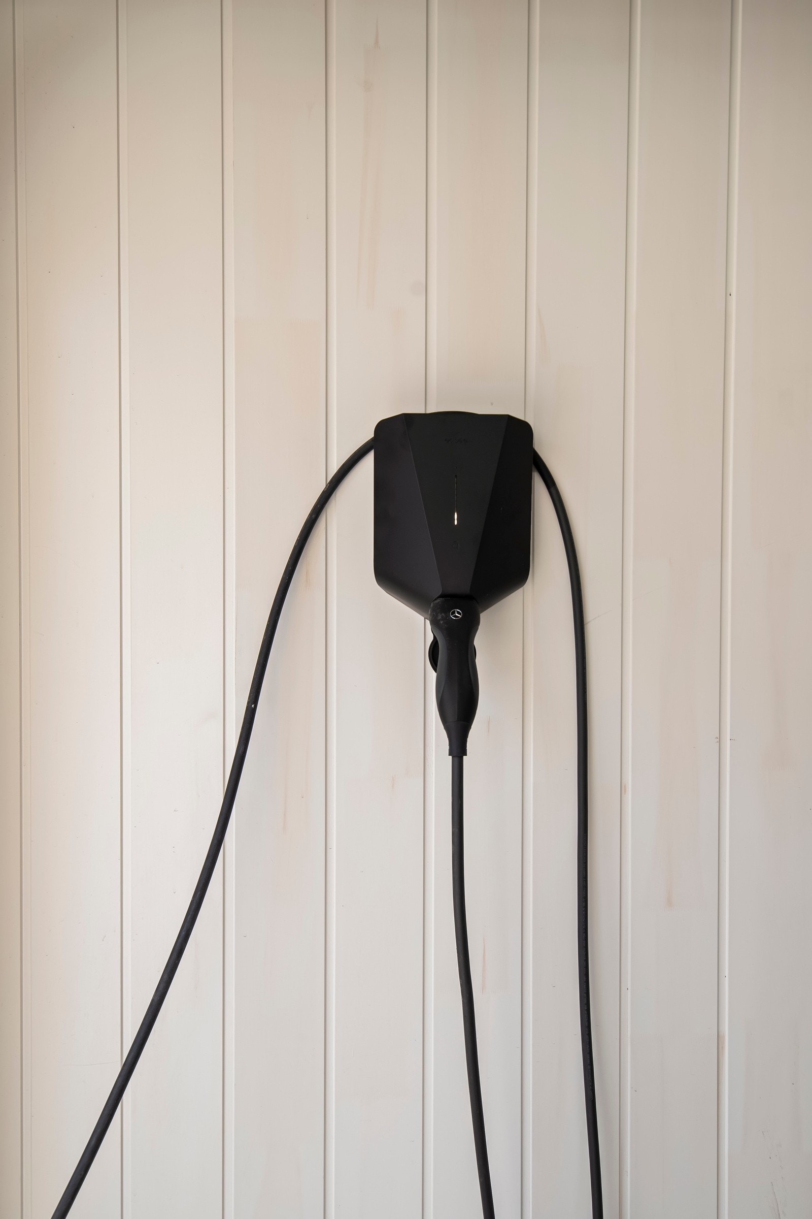 I garasjen er det montert elbillader. Galleribilde