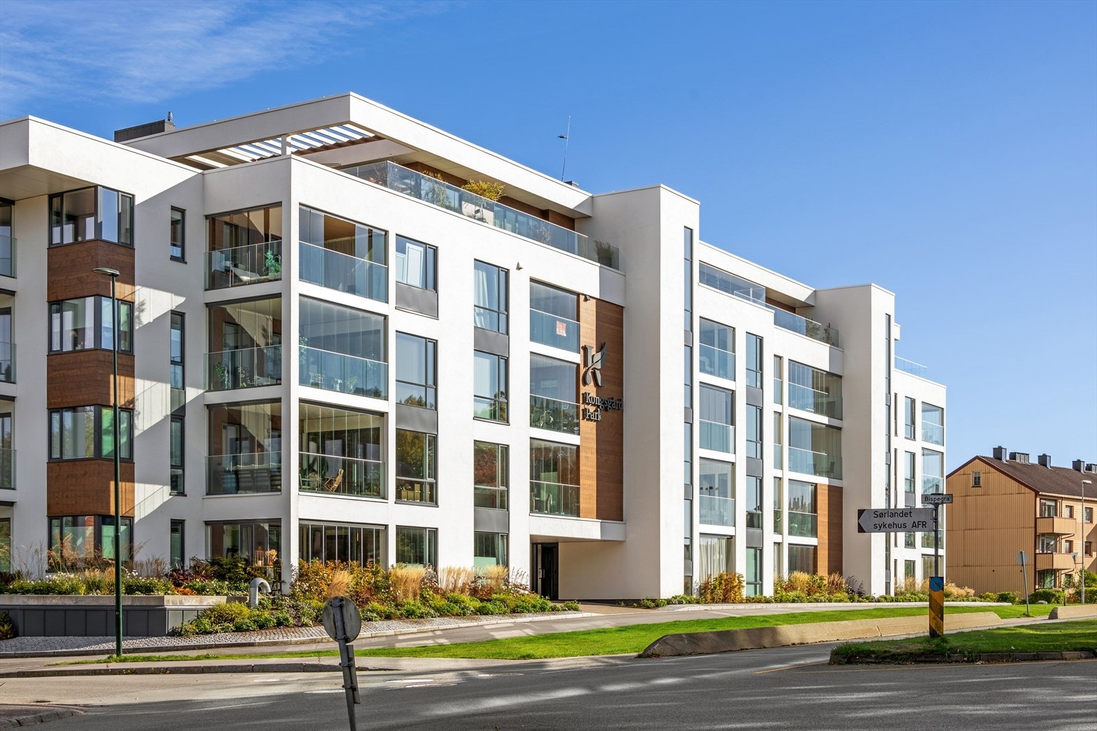 Sameiet Kongsgård Park består av tre byggetrinn med til sammen 96 selveierleiligheter, fordelt på Parkbygget (19 leiligheter), Portalbygget (30 leiligheter) og Vestbygget (54 leiligheter). Galleribilde