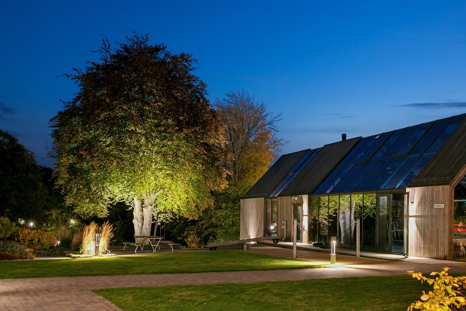 Her har du alt du trenger - i et moderne, tilrettelagt og innbydende bomiljø, med fasiliteter som gjør hverdagen både enkel og trivelig. Galleribilde