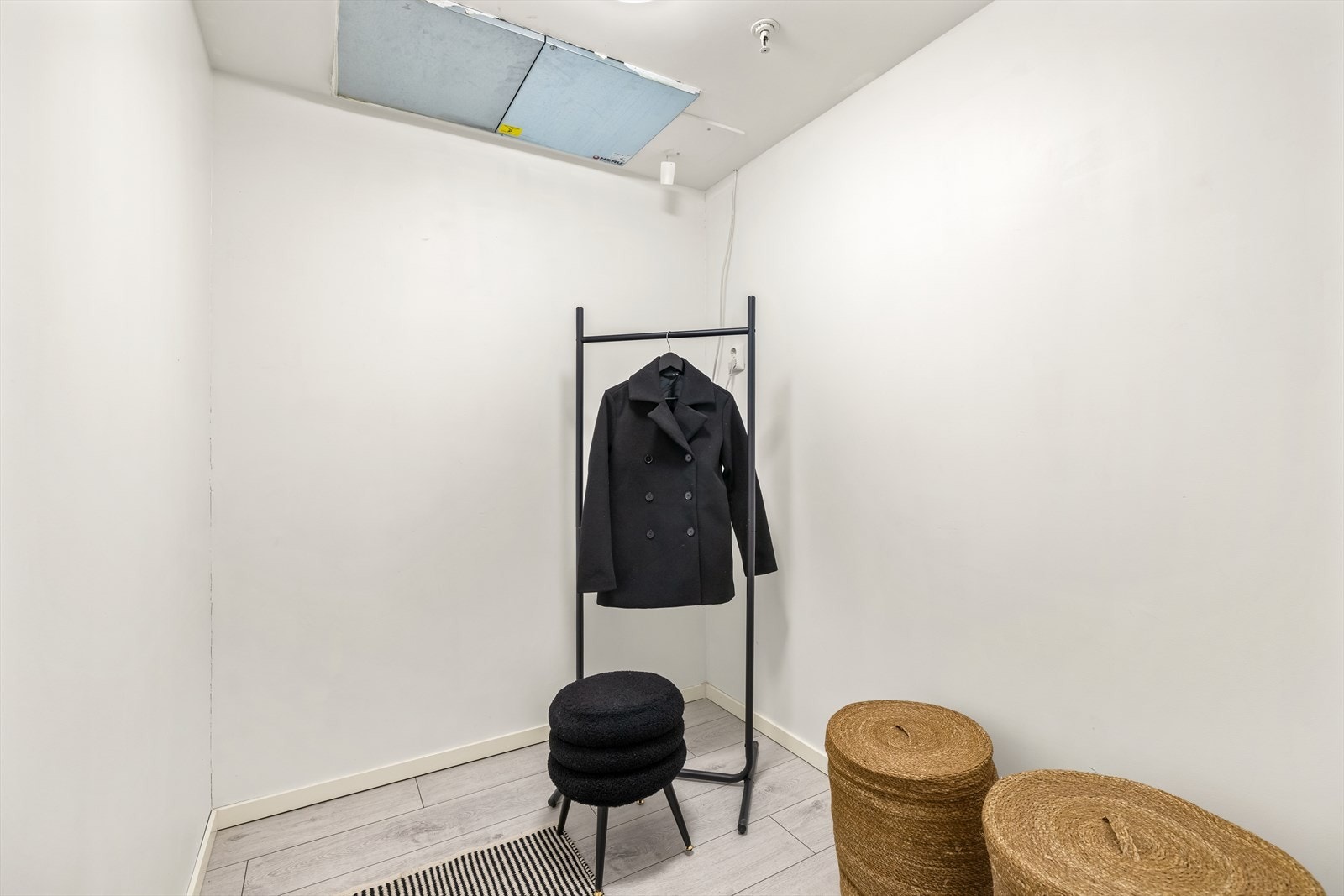 Innvendig bod/teknisk rom. Galleribilde