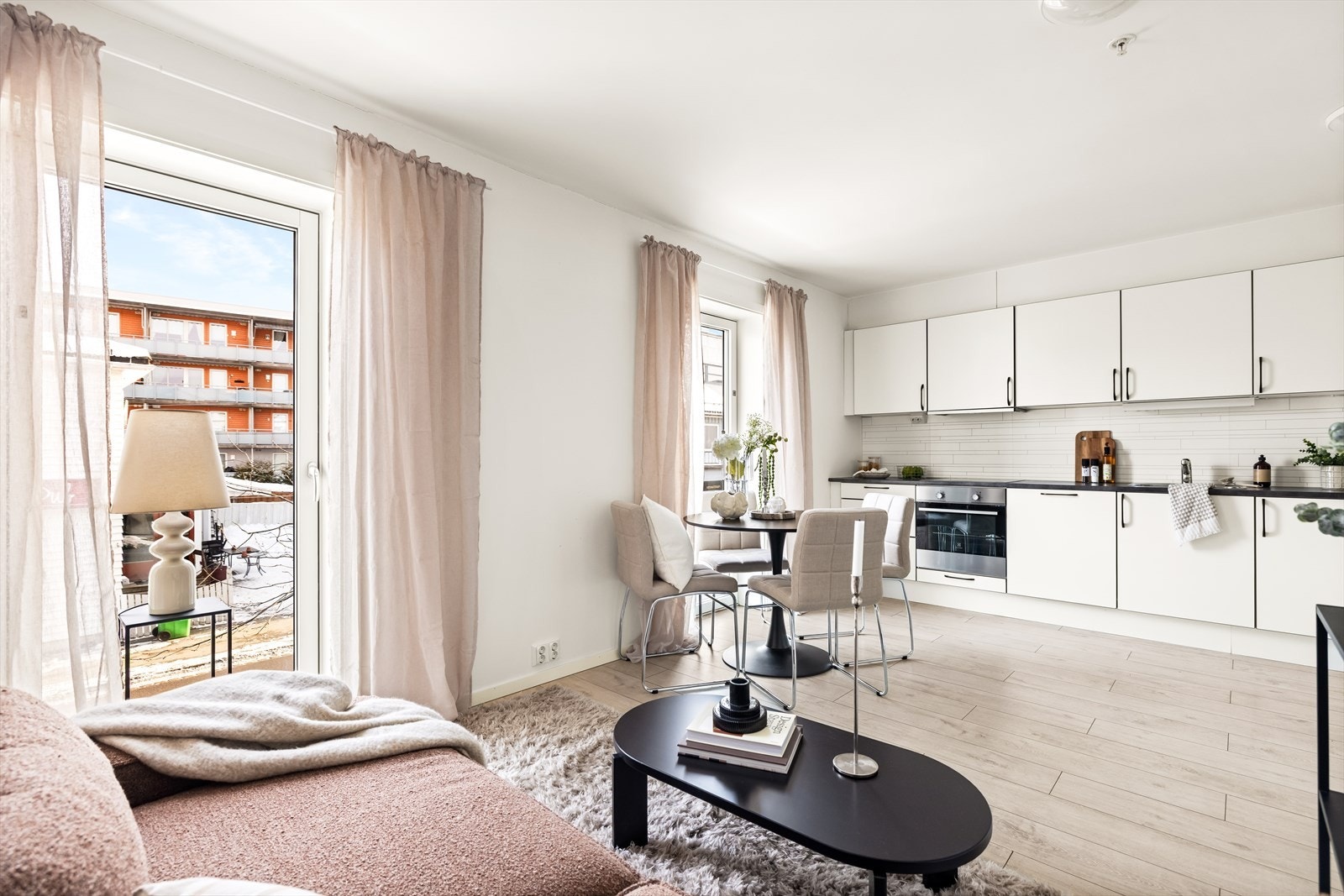 Milad Alexander Sabori v. Emera Eiendomsmegling ønsker velkommen til Strømsveien 77C. Galleribilde