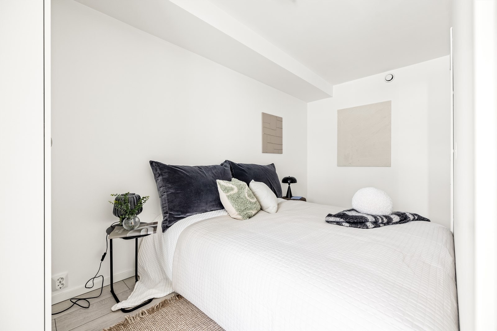 Soverommet har en god størrelse med plass til dobbeltseng og tilhørende møblement. Galleribilde