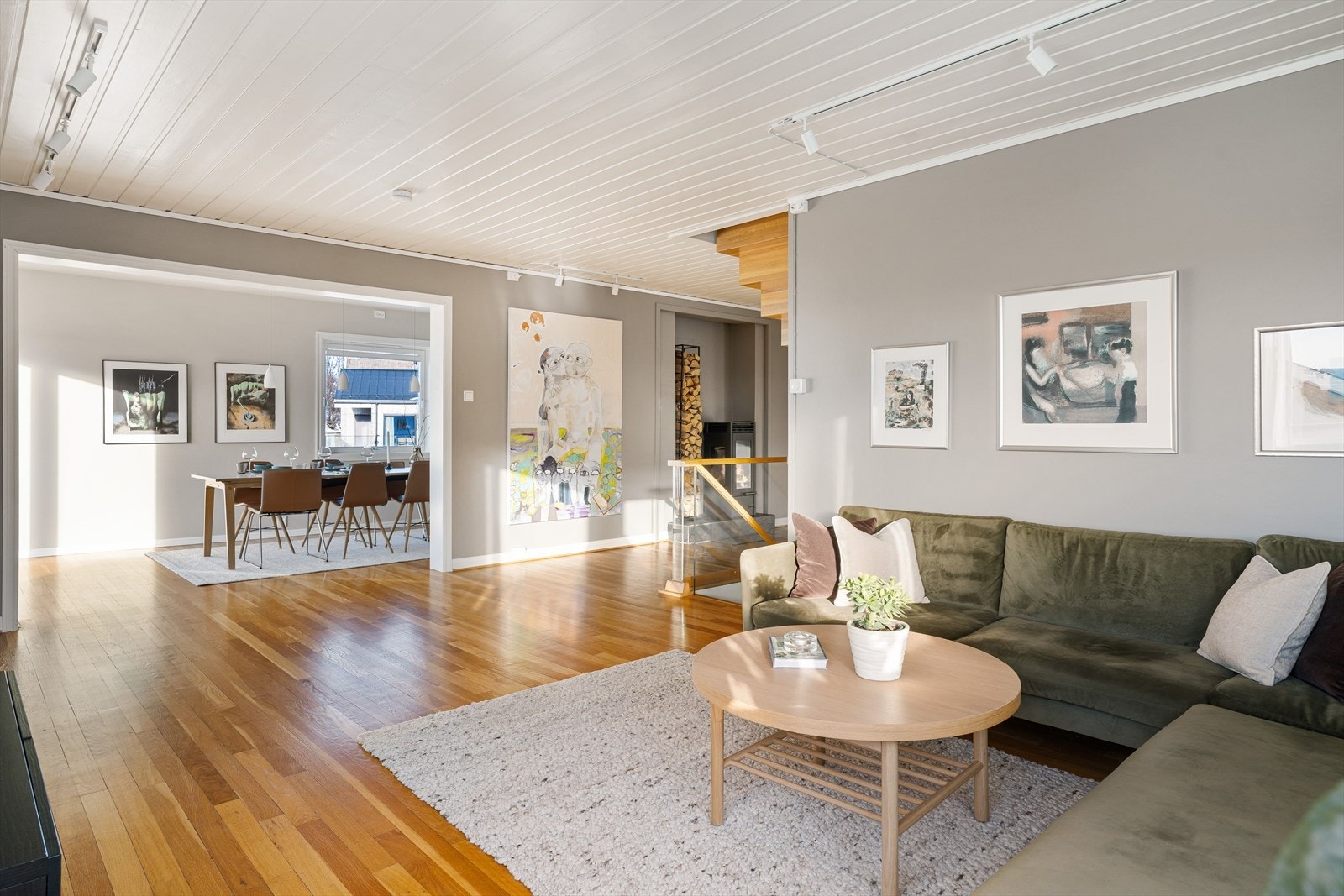 Gjennomgående for boligen er nøye gjennomtenkte planløsninger og en eksklusiv, høy standard. Galleribilde