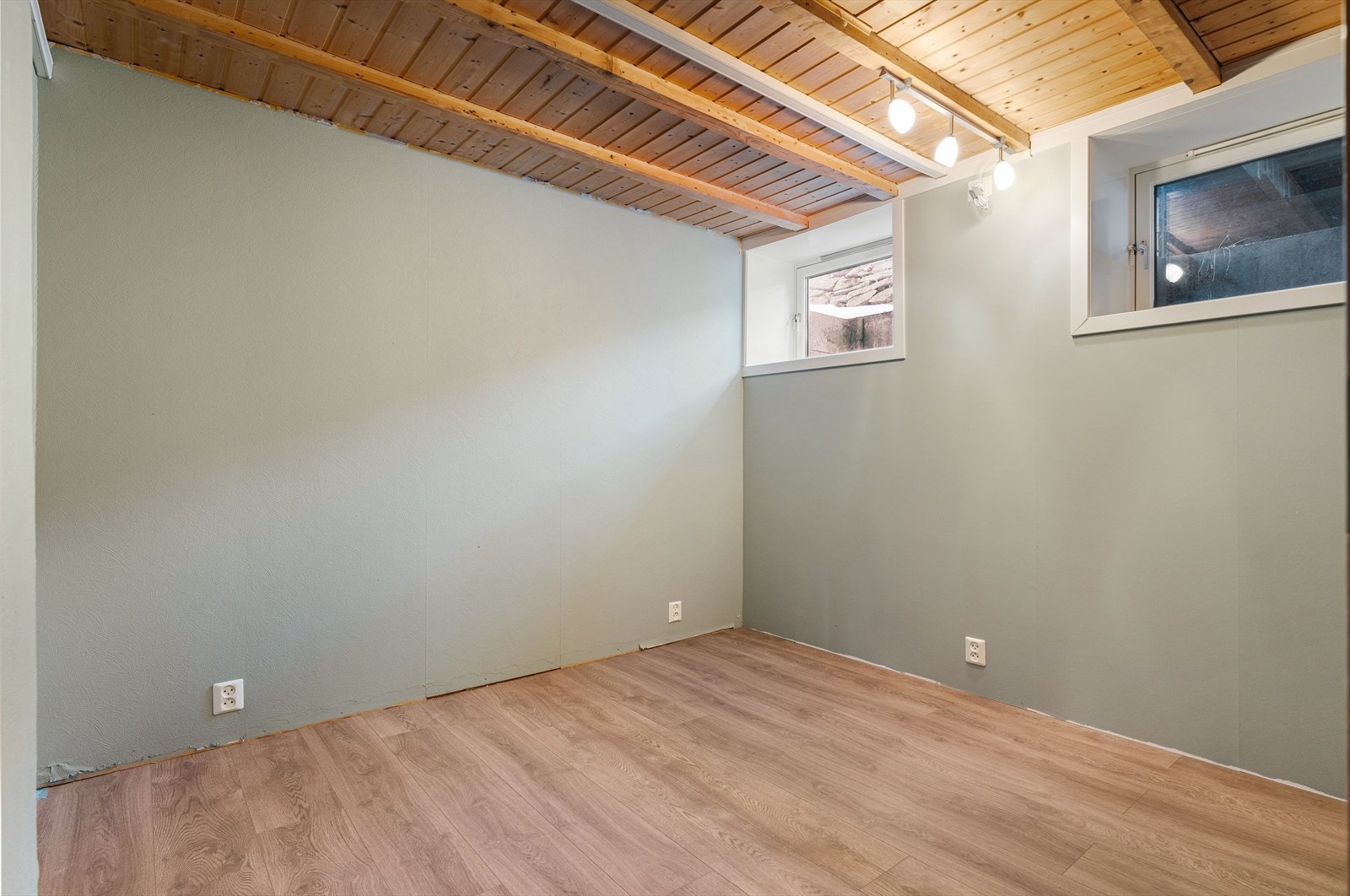 I sokkeletasjen får du blant annet tre gode rom på 10, 10,5 og 14 kvm med fleksible bruksmuligheter (rommene er ikke godkjent for varig opphold). Galleribilde