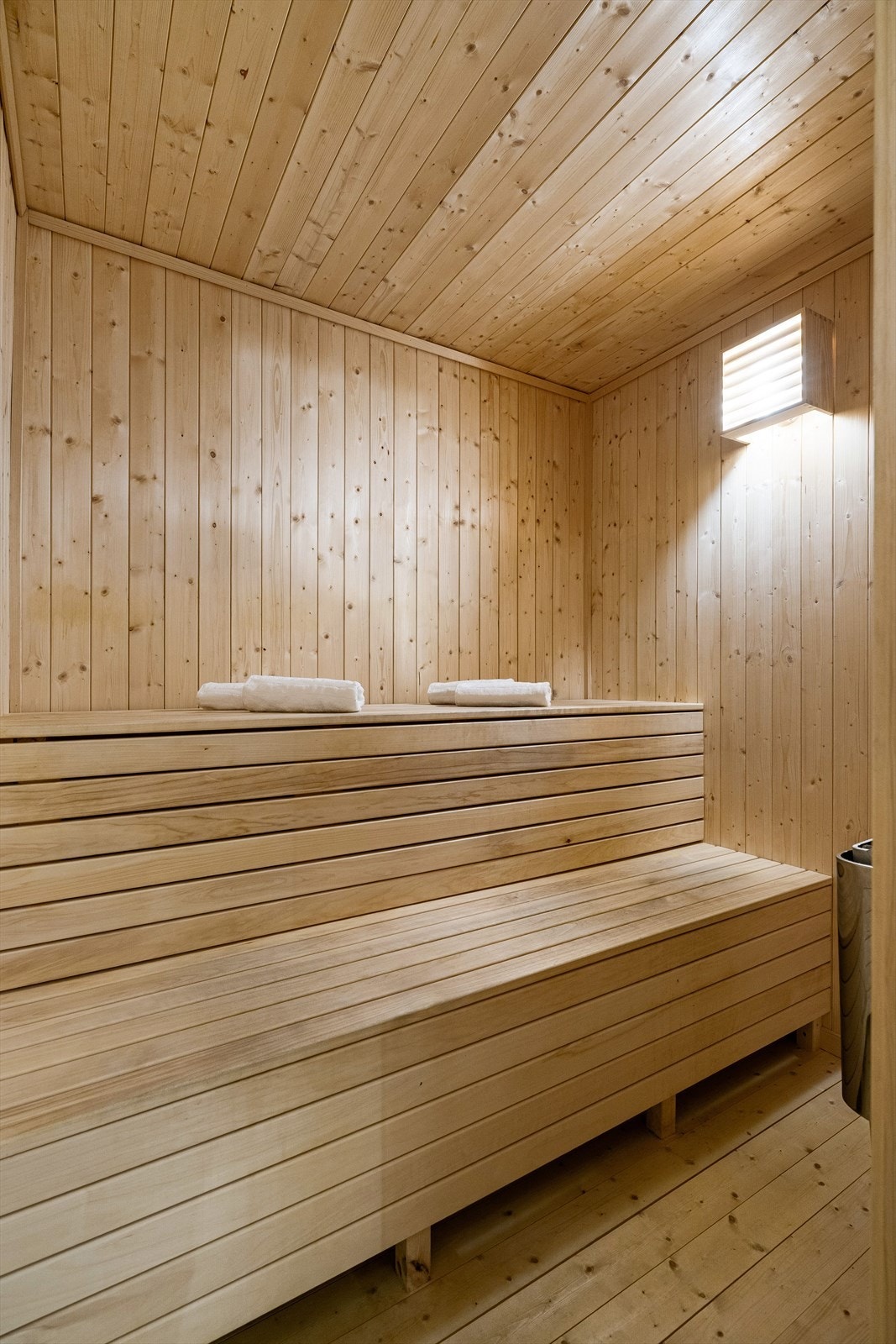 Fredelig badstue, nyt velvære og avslapning i hjemmets lune oase. Galleribilde